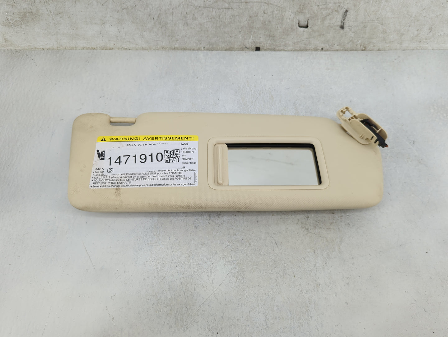 2013-2014 Audi Q5 Sun Visor Shade Replacement Passenger Right Mirror Fits Fits 2013 2014 2015 2016 OEM Used Auto Parts - Oem