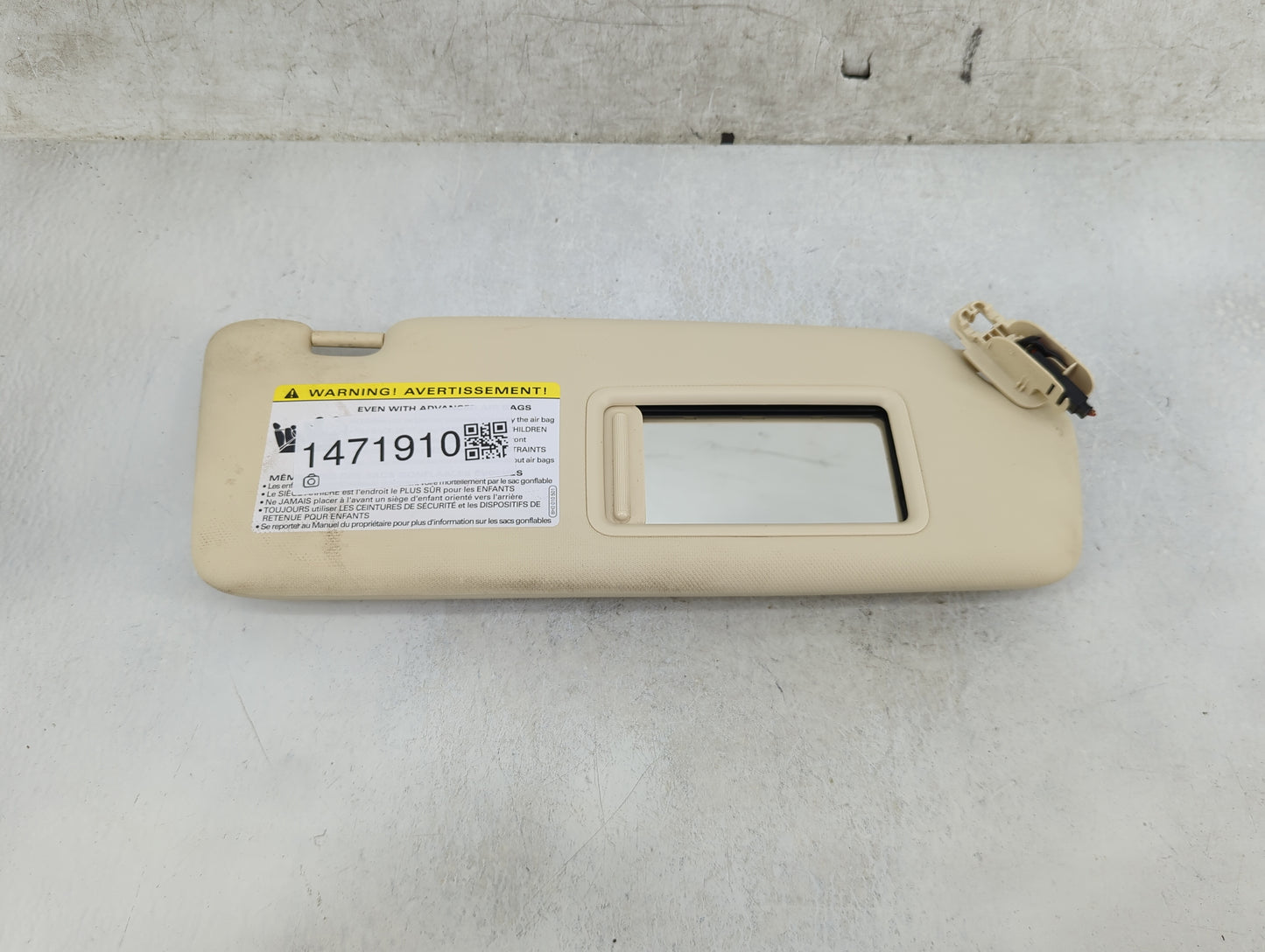 2013-2014 Audi Q5 Sun Visor Shade Replacement Passenger Right Mirror Fits Fits 2013 2014 2015 2016 OEM Used Auto Parts - Oem
