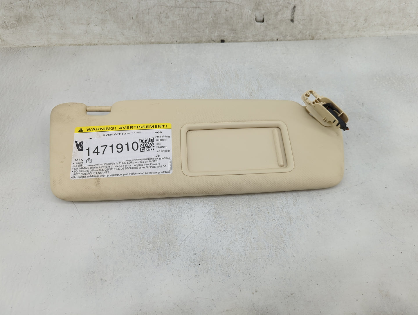 2013-2014 Audi Q5 Sun Visor Shade Replacement Passenger Right Mirror Fits Fits 2013 2014 2015 2016 OEM Used Auto Parts - Oem
