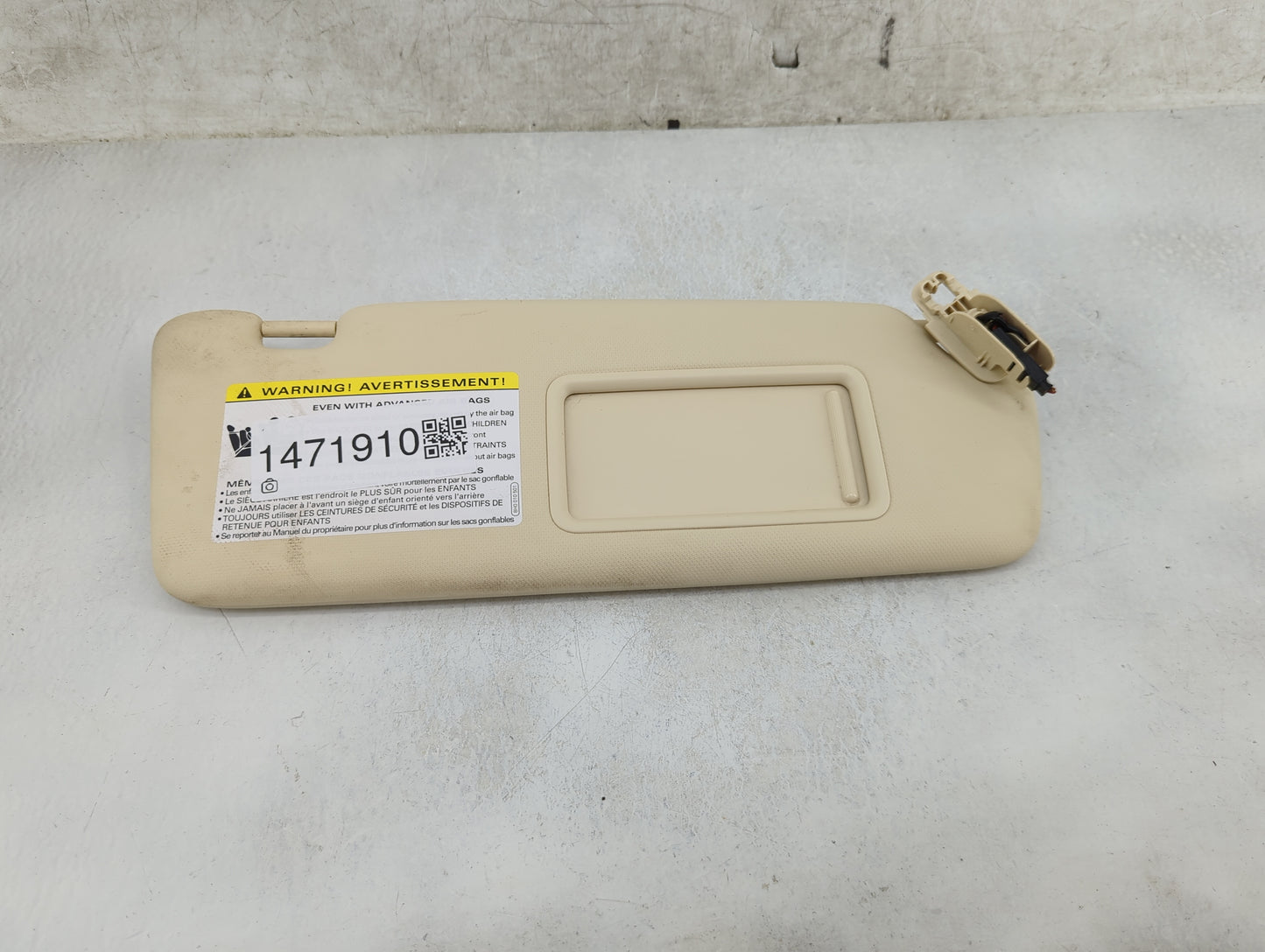 2013-2014 Audi Q5 Sun Visor Shade Replacement Passenger Right Mirror Fits Fits 2013 2014 2015 2016 OEM Used Auto Parts - Oem
