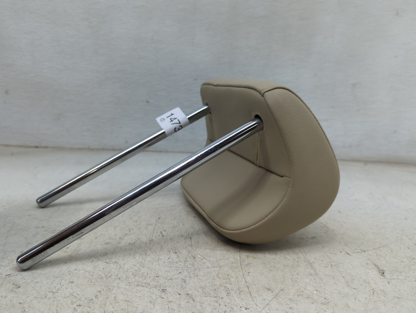2013 Audi Q5 Headrest Head Rest Rear Center Seat Fits OEM Used Auto Parts - Oemusedautoparts1.com