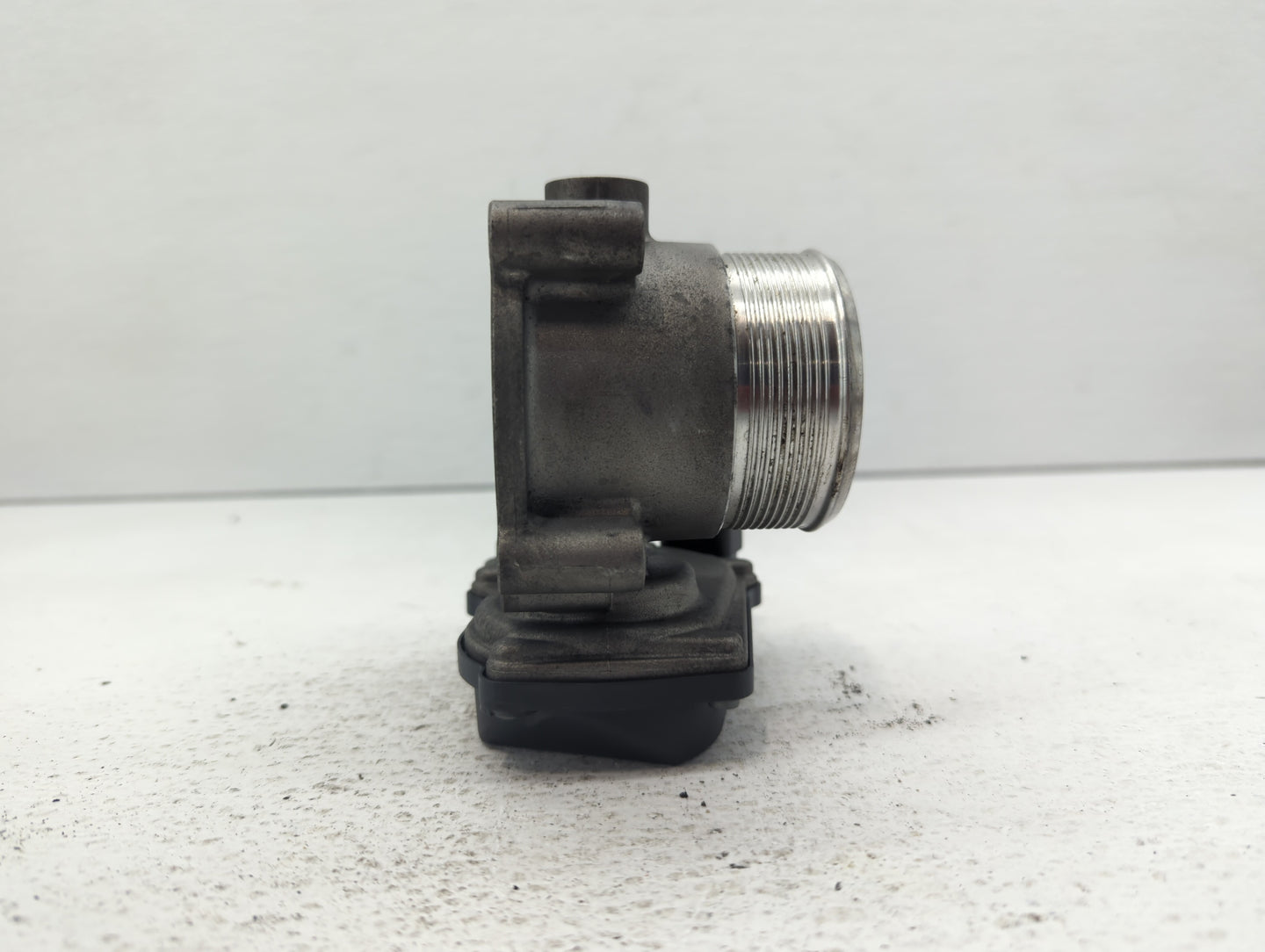 2010-2017 Audi Q5 Throttle Body P/N:06F 133 062 T 06F 133 062 Q Fits OEM Used Auto Parts - Oemusedautoparts1.com