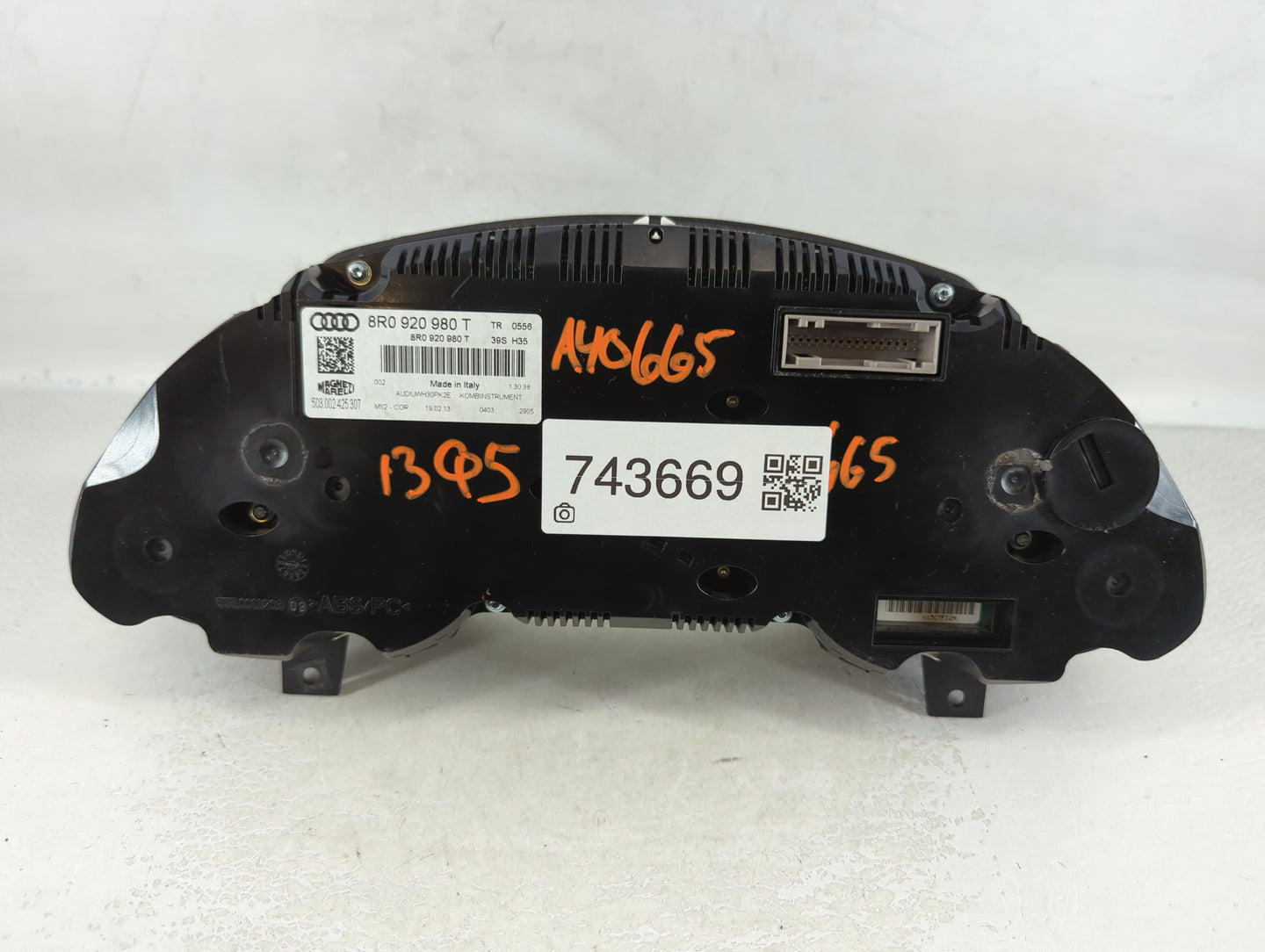 2013 Audi Q5 Instrument Cluster Speedometer Gauges P/N:8R0 920 980 T Fits OEM Used Auto Parts - Oemusedautoparts1.com