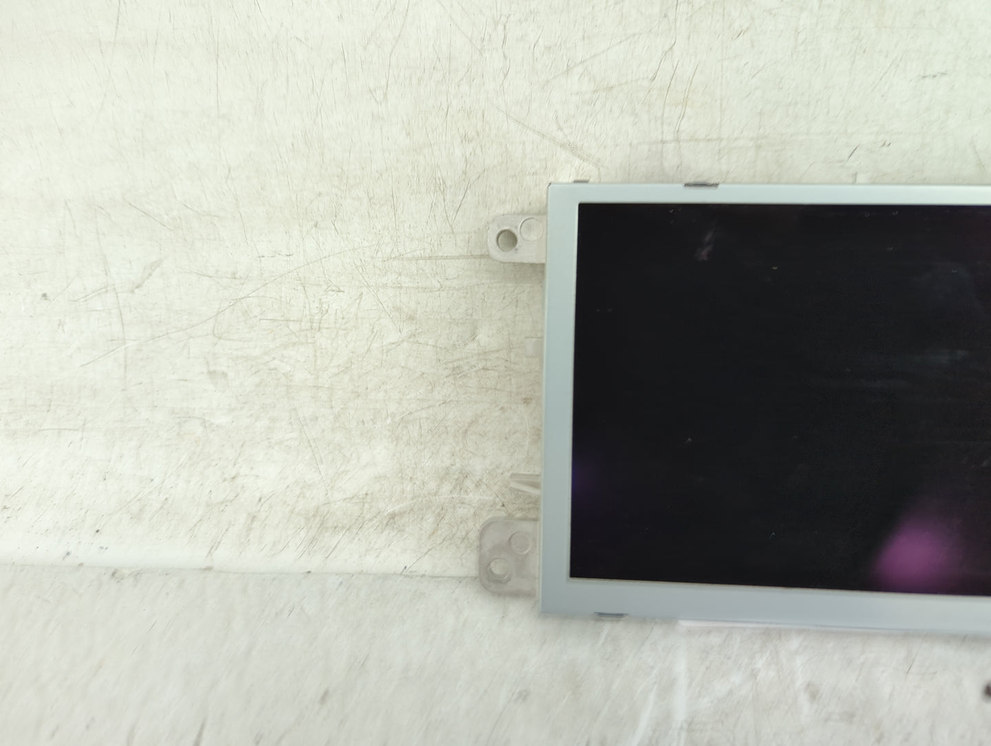 2013-2015 Audi Q7 Information Display Screen - Oemusedautoparts1.com