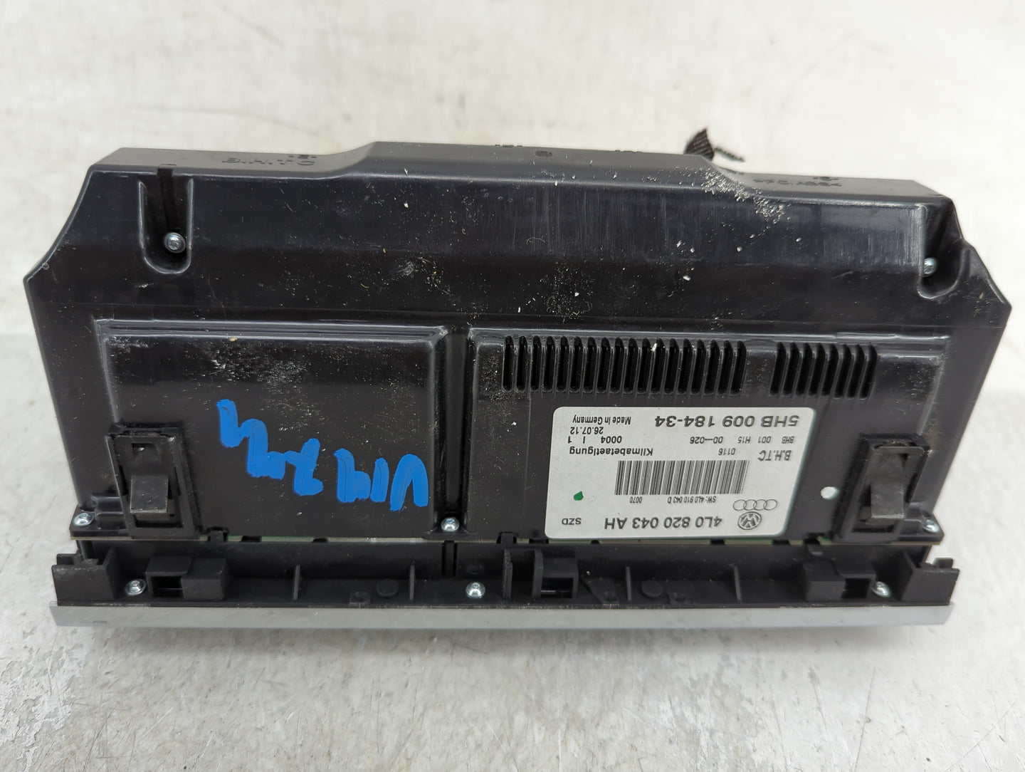2013-2015 Audi Q7 Climate Control Module Temperature AC/Heater Replacement P/N:4L0820043AH Fits Fits 2013 2014 2015 OEM Used