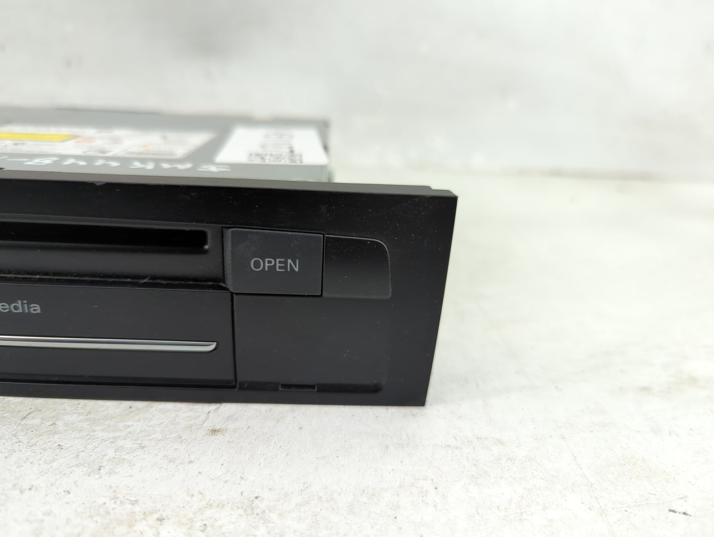 2013-2015 Audi Q7 Radio AM FM Cd Player Receiver Replacement P/N:4L2035746C Fits Fits 2013 2014 2015 OEM Used Auto Parts - O