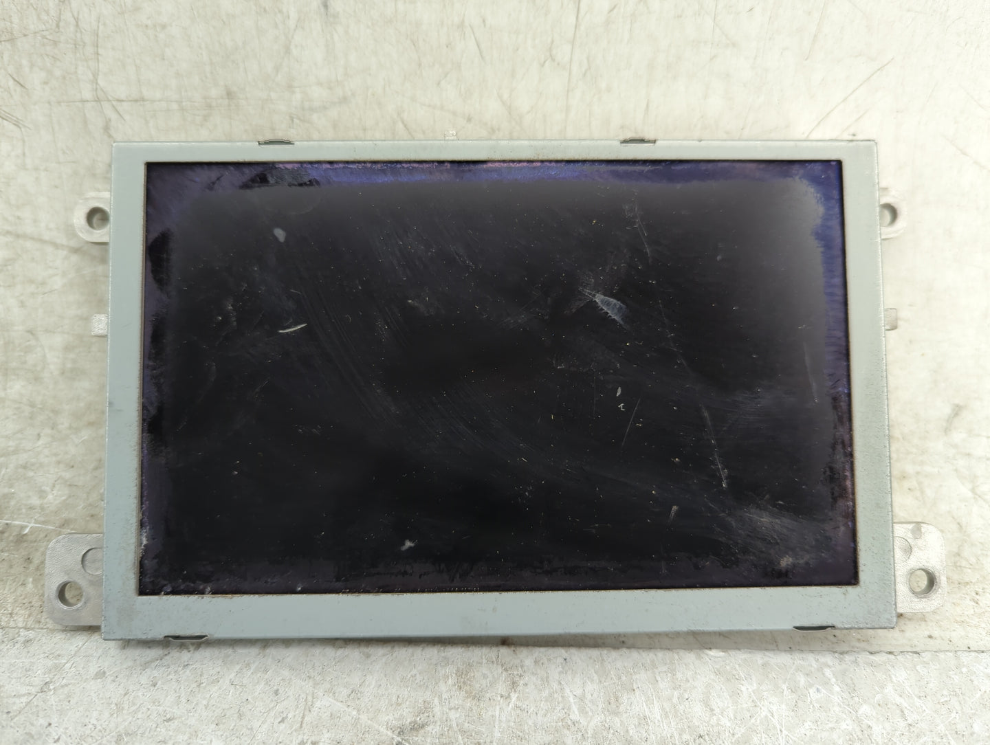 2013-2015 Audi Q7 Information Display Screen - Oemusedautoparts1.com