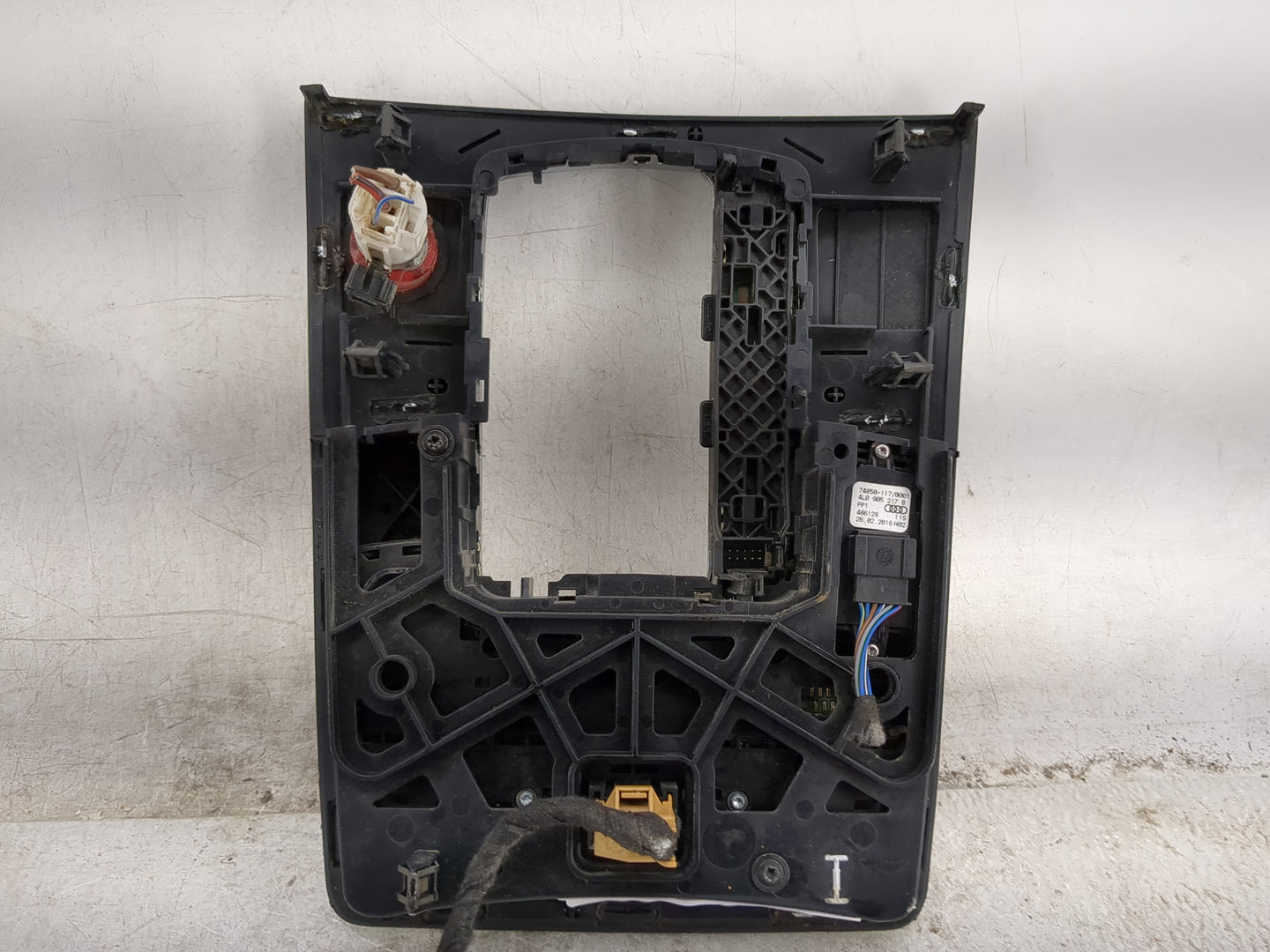2013 Audi Q7 Radio AM FM Cd Player Receiver Replacement P/N:4L0905217B Fits OEM Used Auto Parts - Oemusedautoparts1.com
