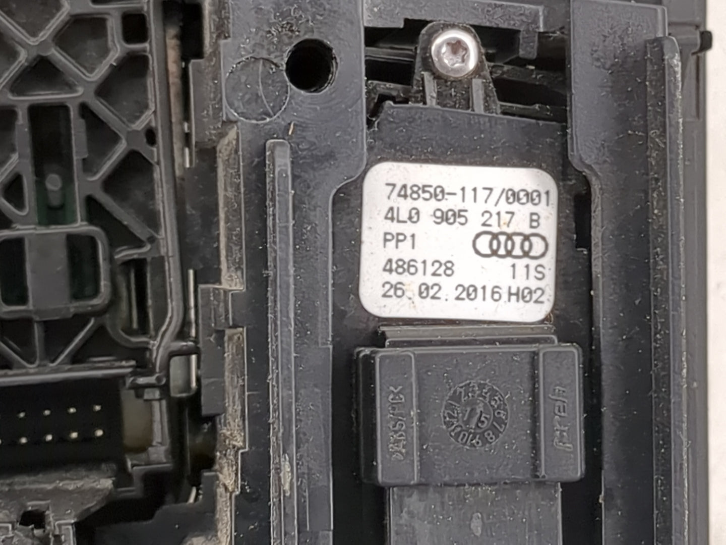 2013 Audi Q7 Radio AM FM Cd Player Receiver Replacement P/N:4L0905217B Fits OEM Used Auto Parts - Oemusedautoparts1.com