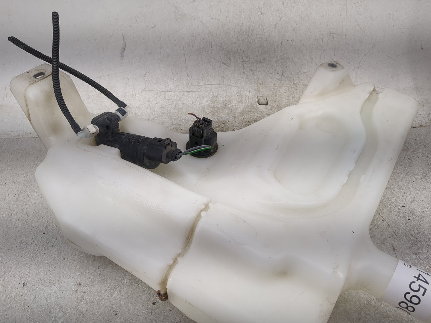 2010-2015 Audi Q7 Windshield Washer Fluid Reservoir Bottle Oem - Oemusedautoparts1.com