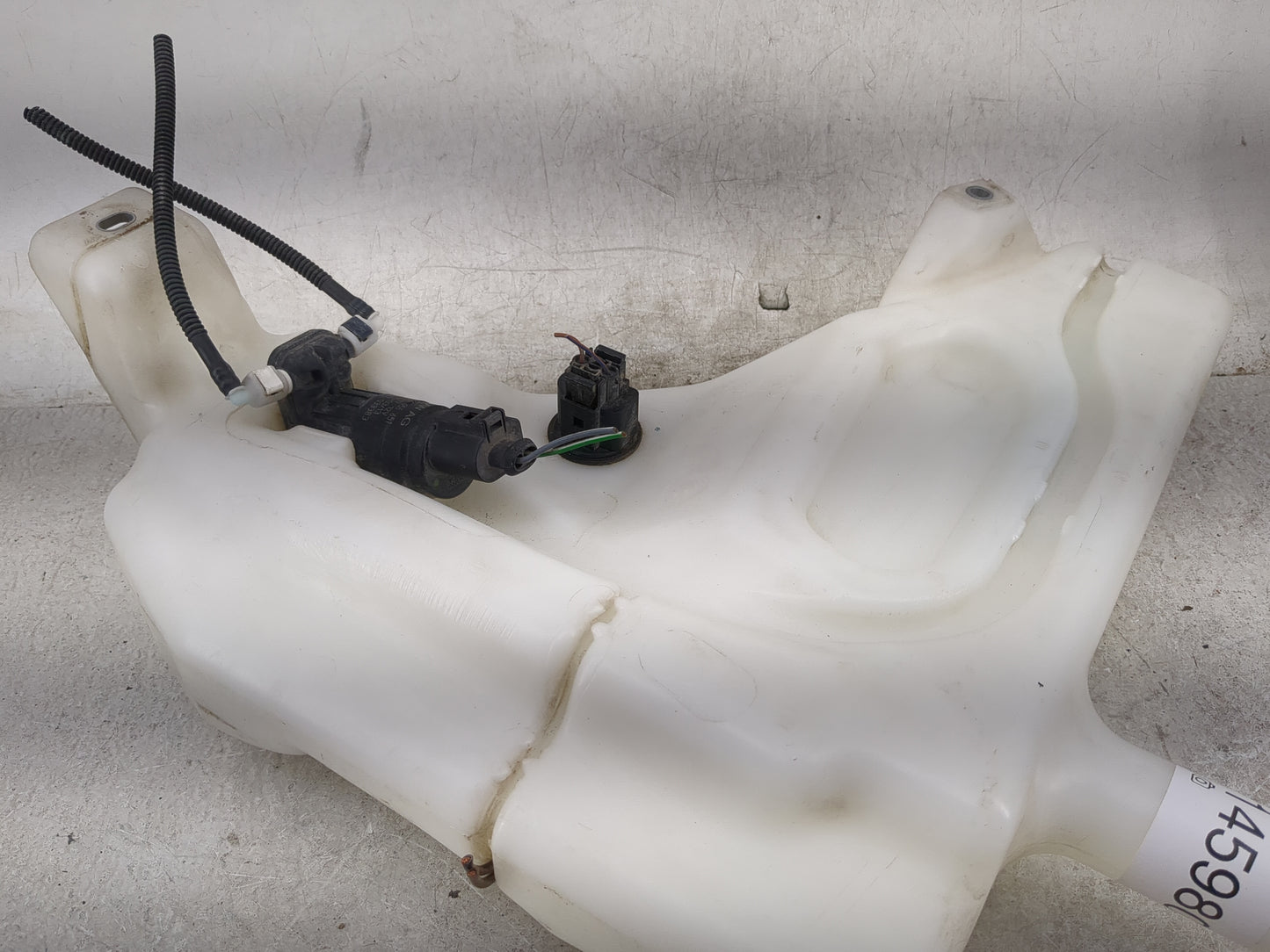 2010-2015 Audi Q7 Windshield Washer Fluid Reservoir Bottle Oem - Oemusedautoparts1.com