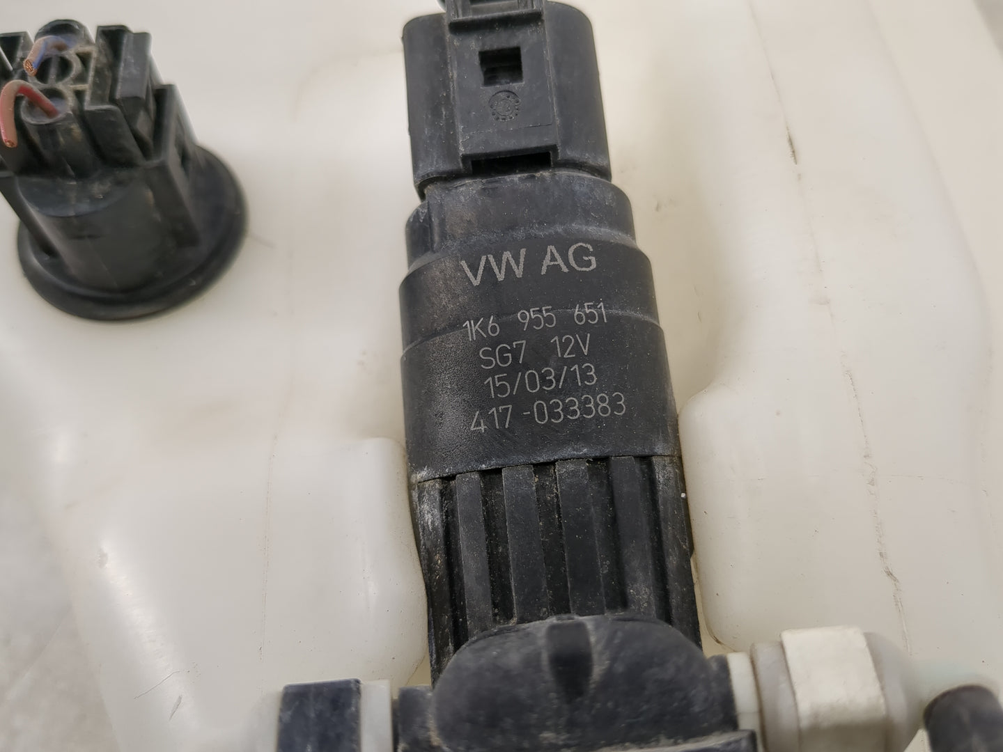 2010-2015 Audi Q7 Windshield Washer Fluid Reservoir Bottle Oem - Oemusedautoparts1.com