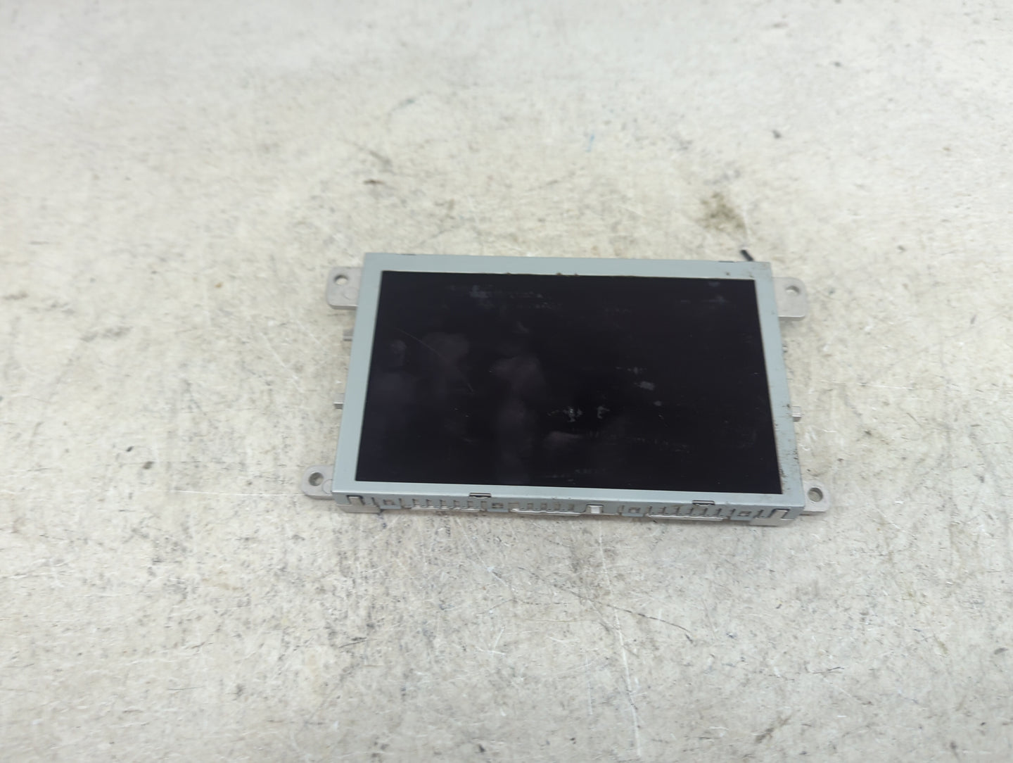 2013-2015 Audi Q7 Information Display Screen 1468542 - Oemusedautoparts1.com