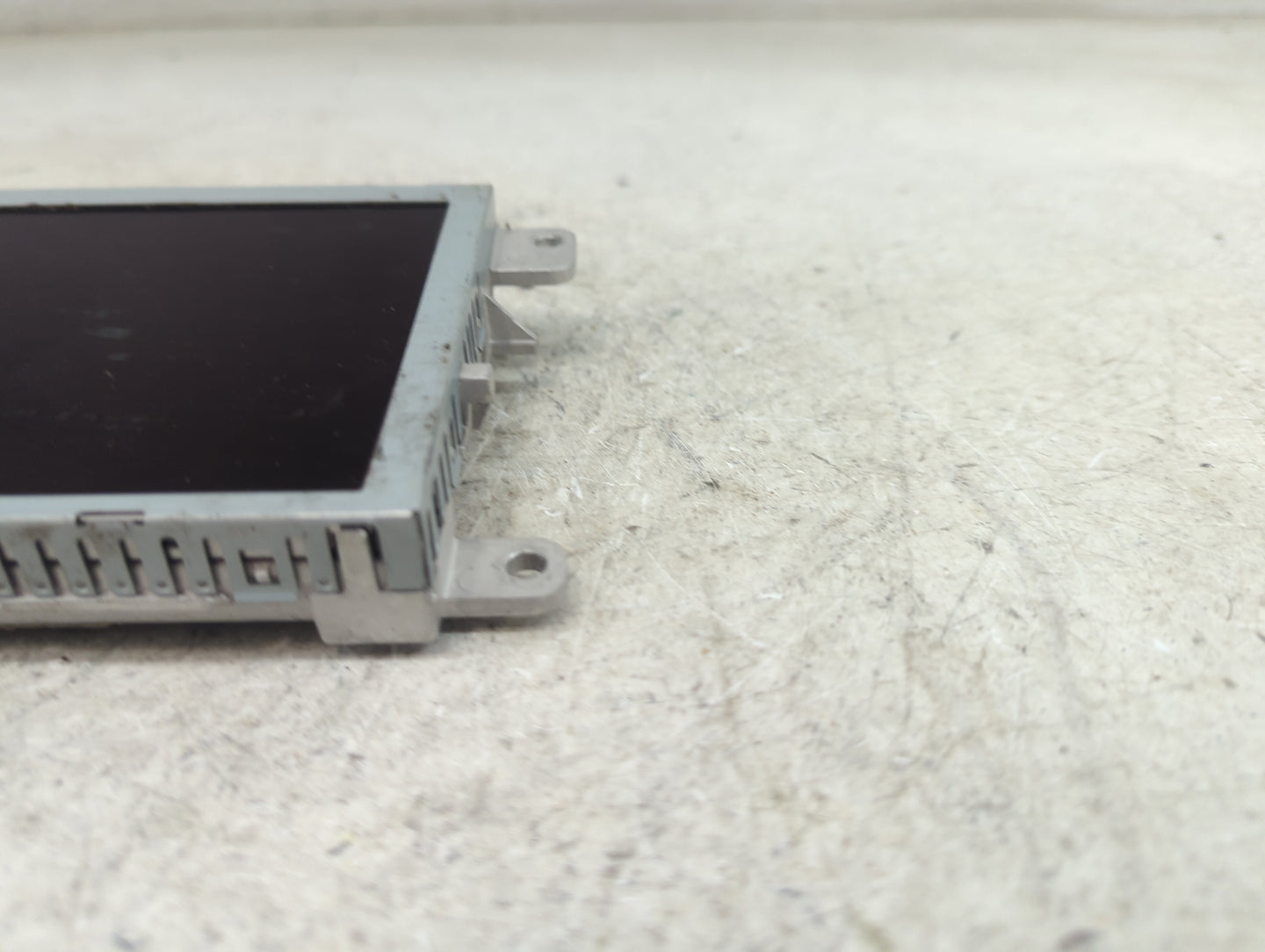 2013-2015 Audi Q7 Information Display Screen 1468542 - Oemusedautoparts1.com