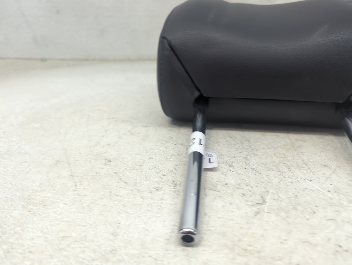 2013 Audi Q7 Headrest Head Rest Front Driver Passenger Seat Fits OEM Used Auto Parts - Oemusedautoparts1.com