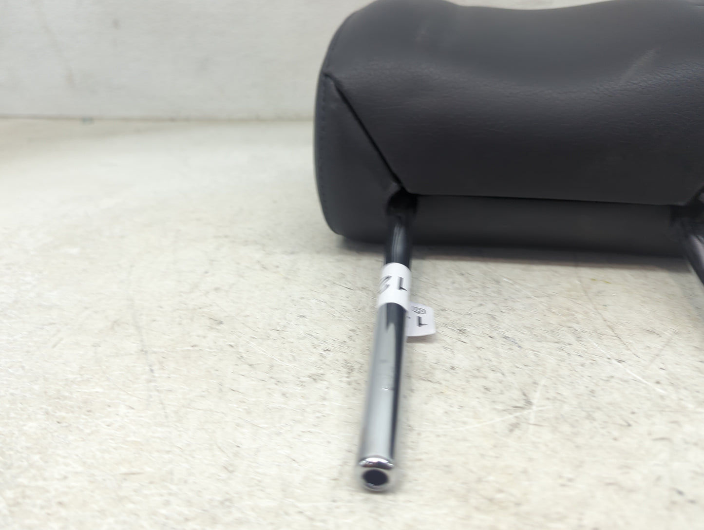 2013 Audi Q7 Headrest Head Rest Front Driver Passenger Seat Fits OEM Used Auto Parts - Oemusedautoparts1.com