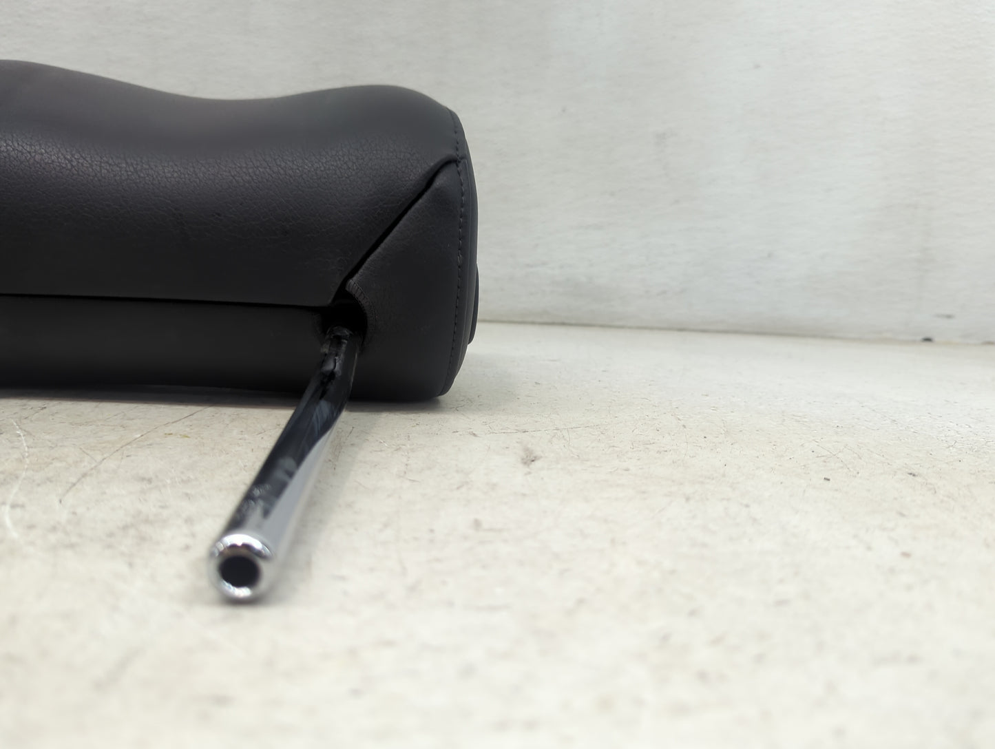 2013 Audi Q7 Headrest Head Rest Front Driver Seat Black - Oemusedautoparts1.com