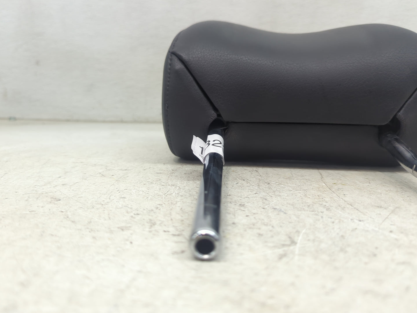 2013 Audi Q7 Headrest Head Rest Front Driver Seat Black - Oemusedautoparts1.com