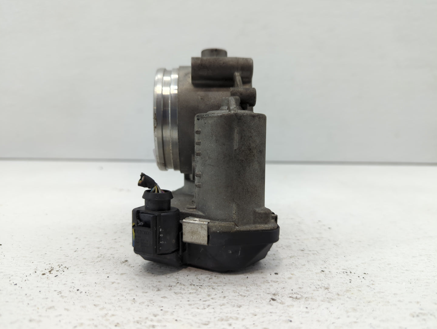2011-2019 Audi Q7 Throttle Body P/N:06E 133 062 G Fits Fits 2008 2009 2010 2011 2012 2013 2014 2015 2016 2017 2018 2019 OEM 
