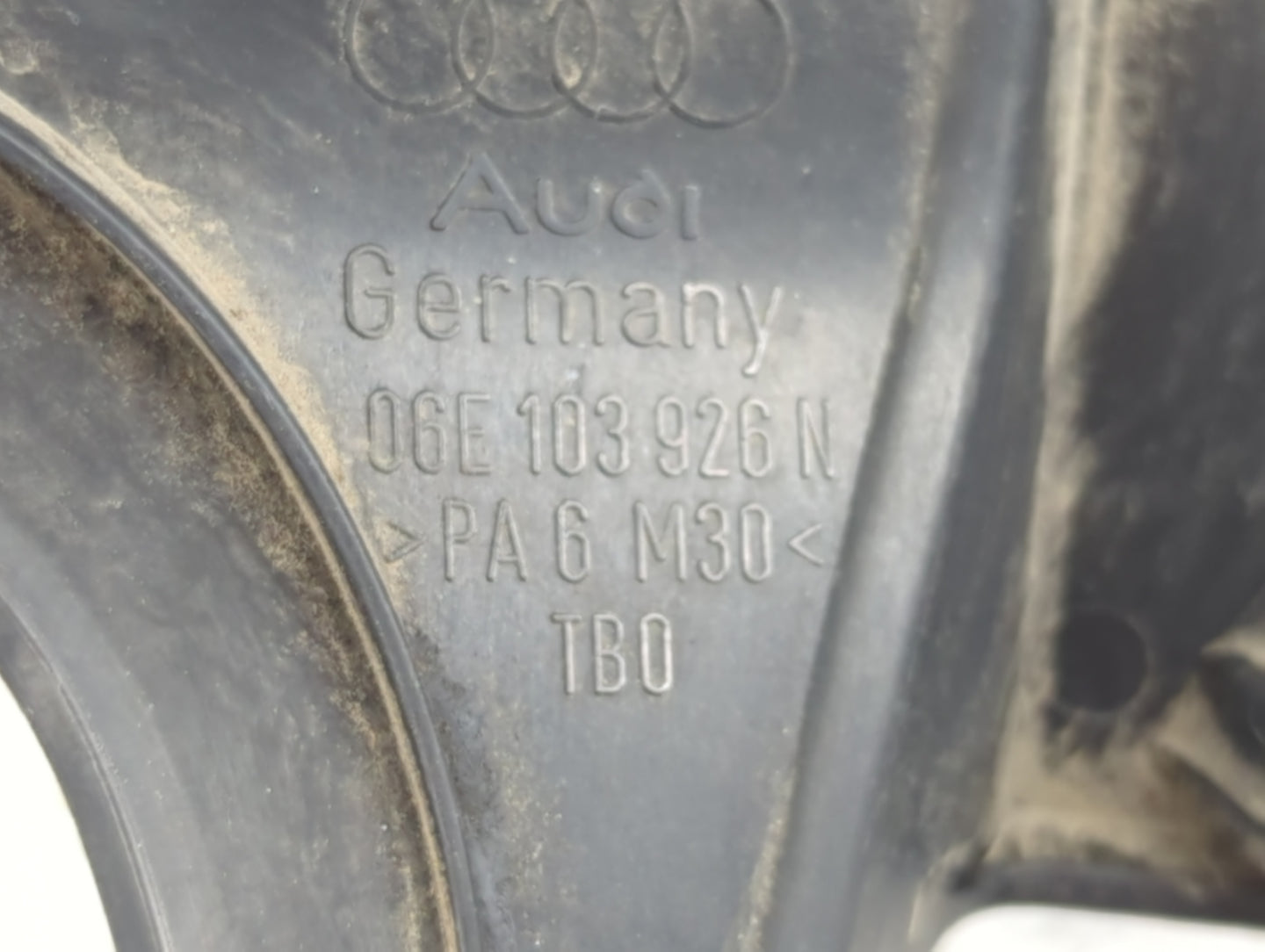 2013 Audi Q7 Engine Cover - Oemusedautoparts1.com