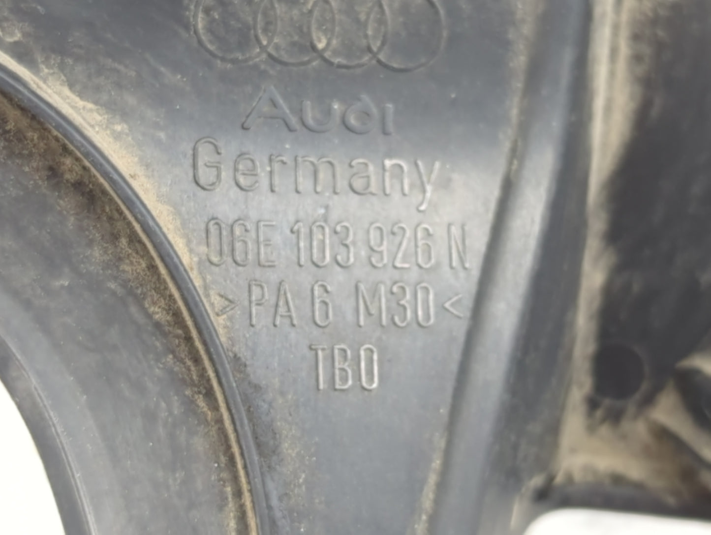 2013 Audi Q7 Engine Cover - Oemusedautoparts1.com