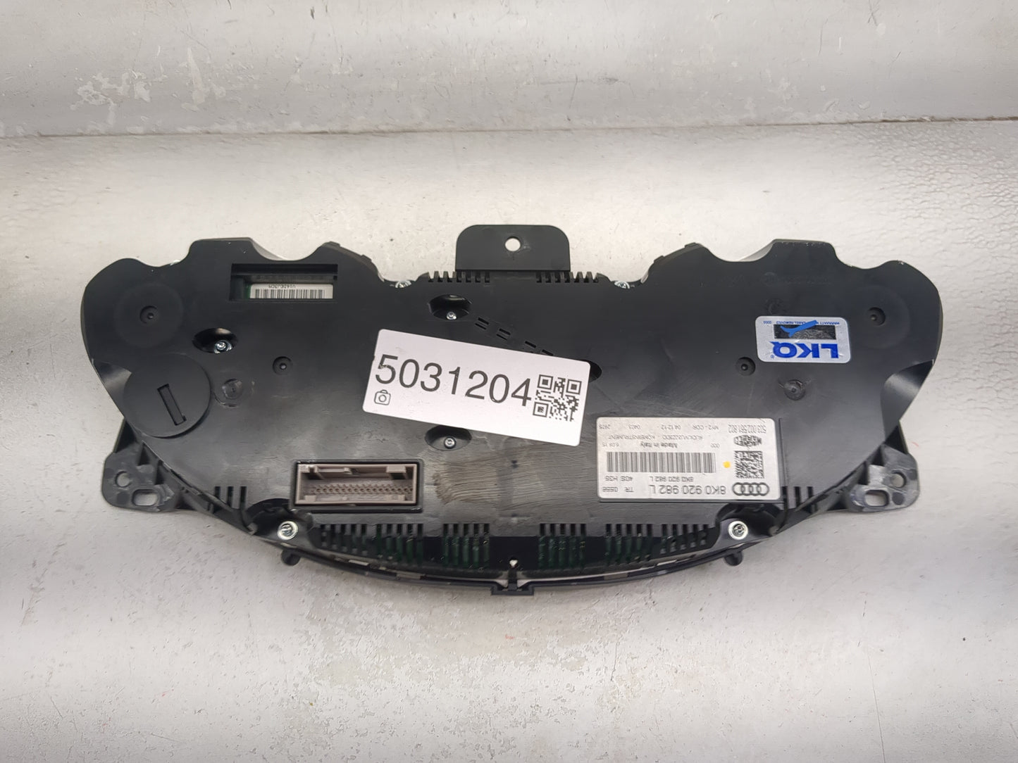 2013-2014 Audi S4 Instrument Cluster Speedometer Gauges P/N:8K0920982L 503002561802 Miles: Fits Fits 2013 2014 OEM Used Auto