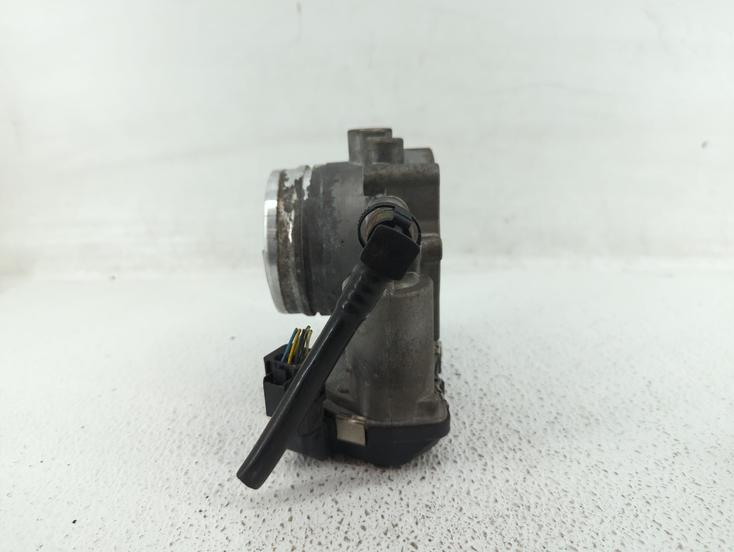 2011-2013 Bmw 135i Throttle Body P/N:1354 7597871-01 1354 7597871-03 Fits OEM Used Auto Parts - Oemusedautoparts1.com