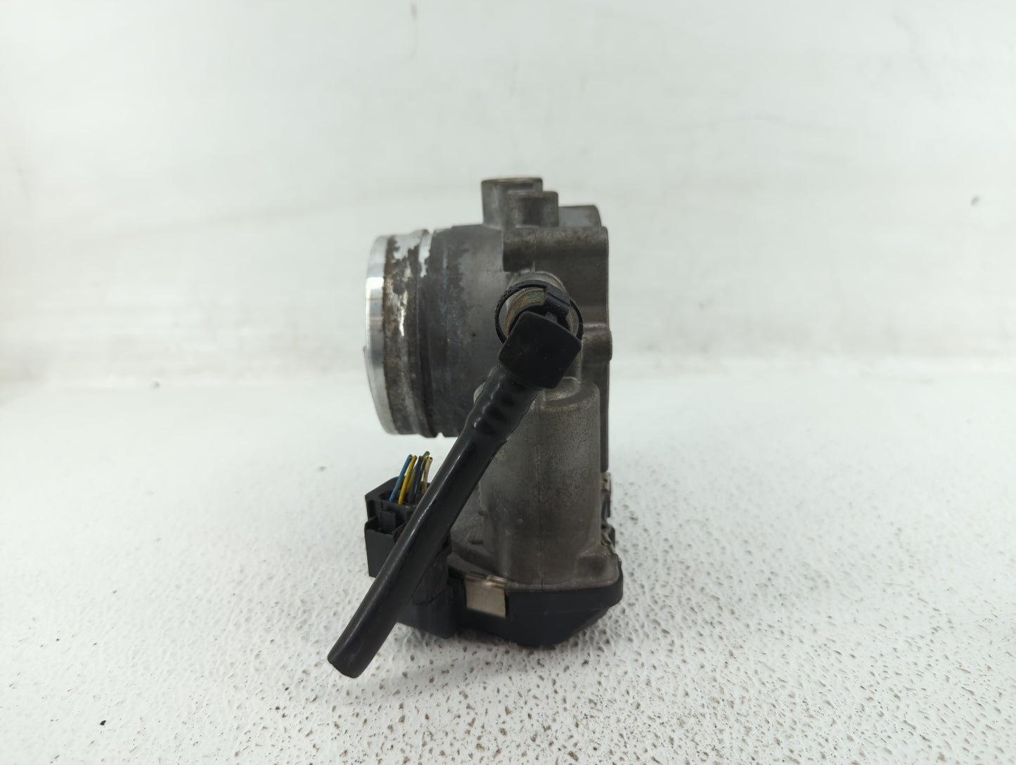 2011-2013 Bmw 135i Throttle Body P/N:1354 7597871-01 1354 7597871-03 Fits OEM Used Auto Parts - Oemusedautoparts1.com
