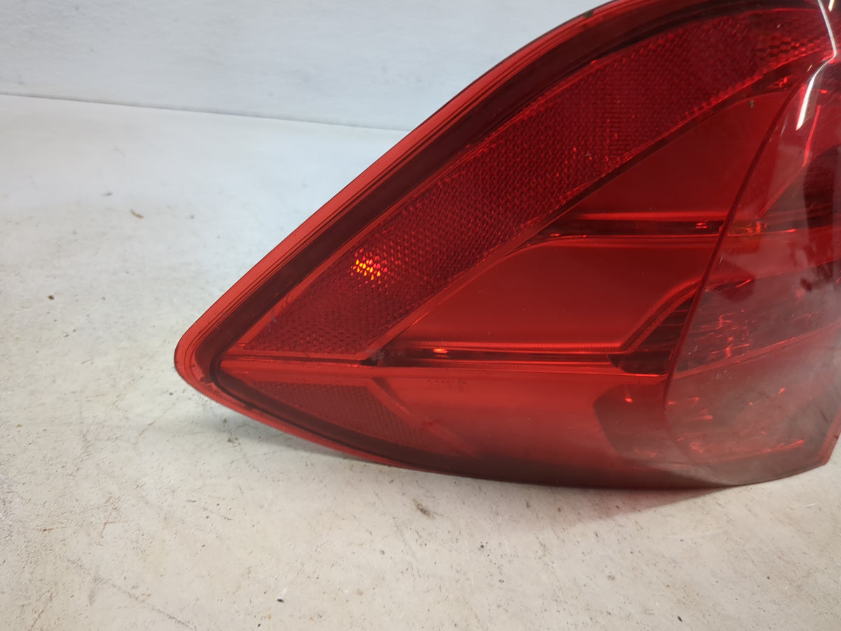 2013 Bmw 320 Passenger Right Side Deck Lid Mounted Tail Light - Oemusedautoparts1.com