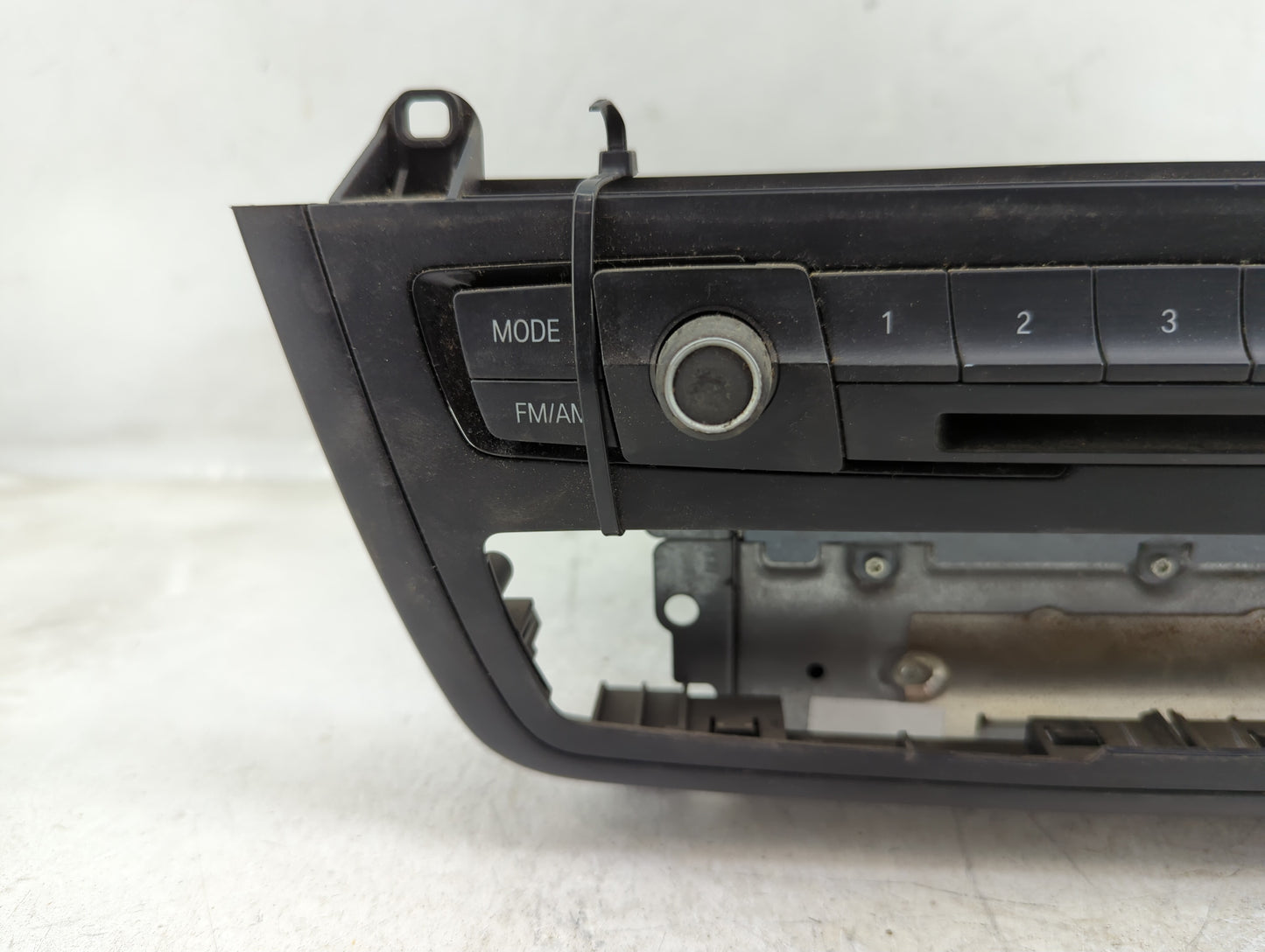 2012-2013 Bmw 320i Radio AM FM Cd Player Receiver Replacement P/N:9 321 499 01 Fits Fits 2012 2013 OEM Used Auto Parts - Oem