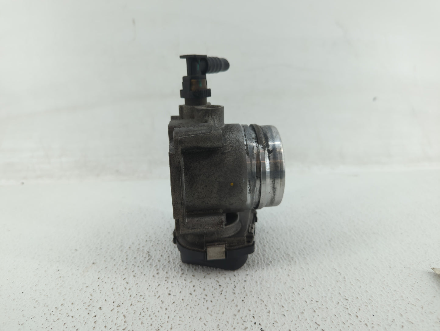 2012-2018 Bmw 320i Throttle Body P/N:1354 7588625-03 Fits Fits 2012 2013 2014 2015 2016 2017 2018 OEM Used Auto Parts - Oemu