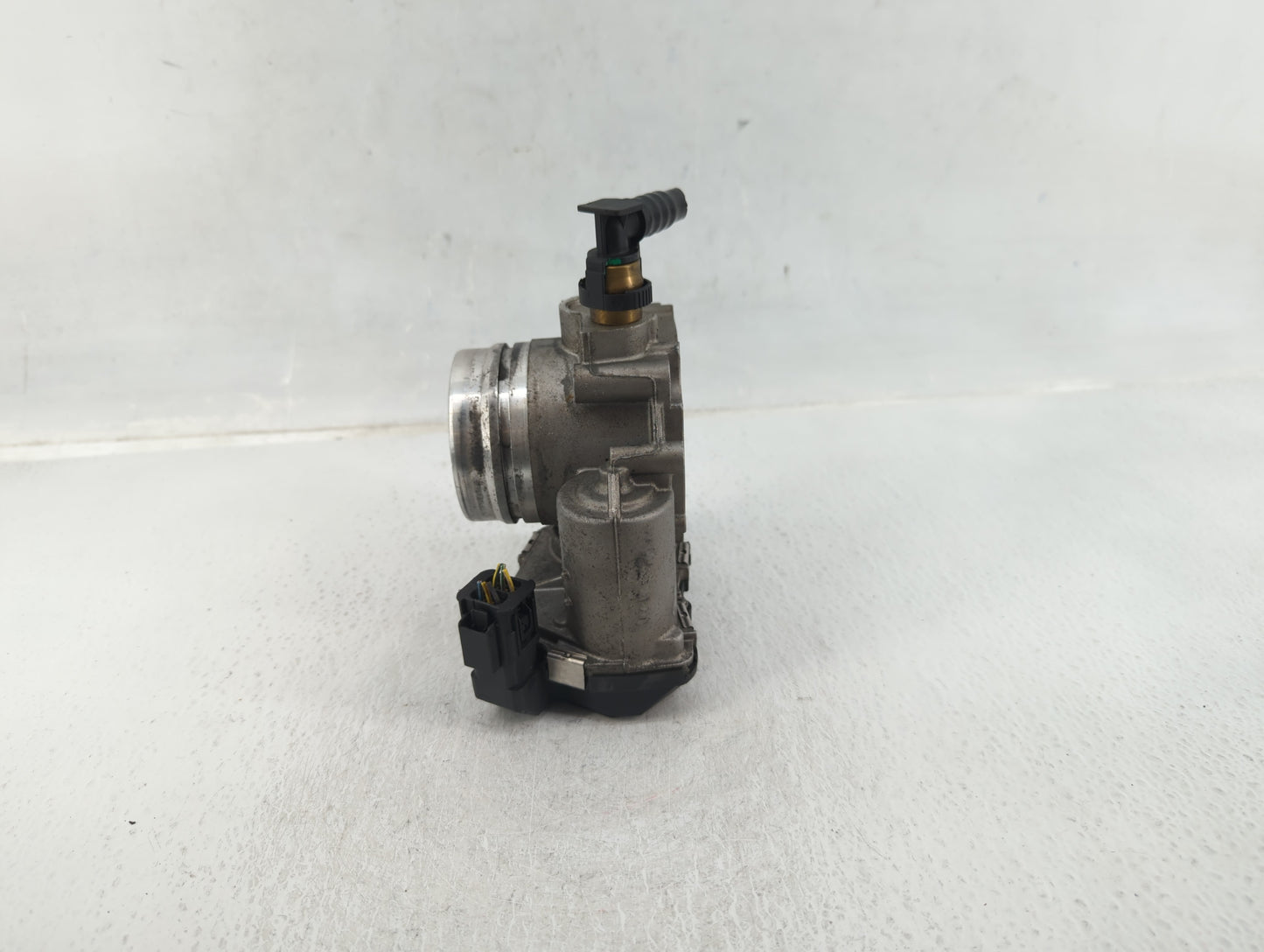 2012-2018 Bmw 320i Throttle Body P/N:A2C83786800 1354 7588625-03 Fits Fits 2012 2013 2014 2015 2016 2017 2018 OEM Used Auto 