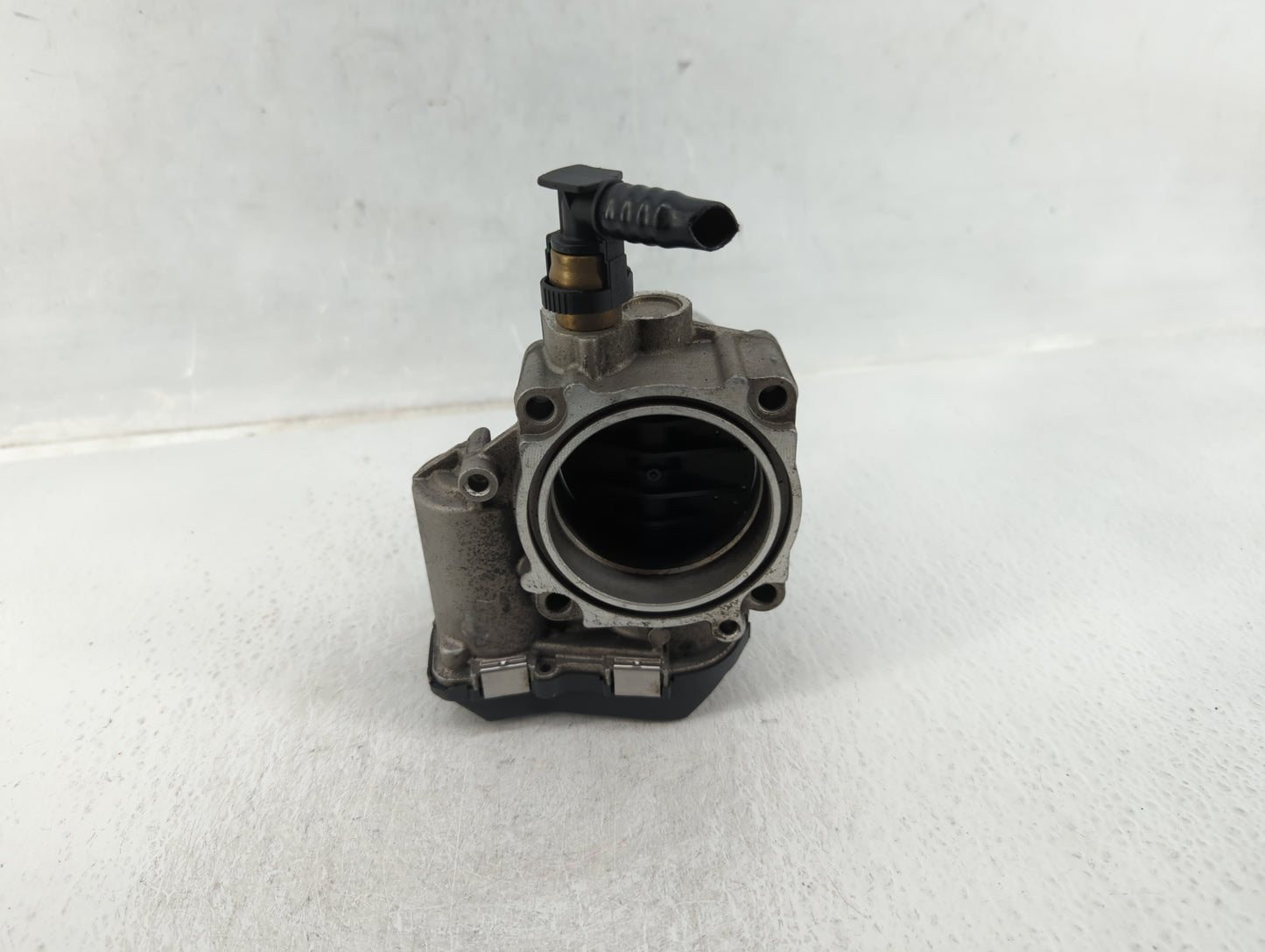 2012-2018 Bmw 320i Throttle Body P/N:A2C83786800 1354 7588625-03 Fits Fits 2012 2013 2014 2015 2016 2017 2018 OEM Used Auto 