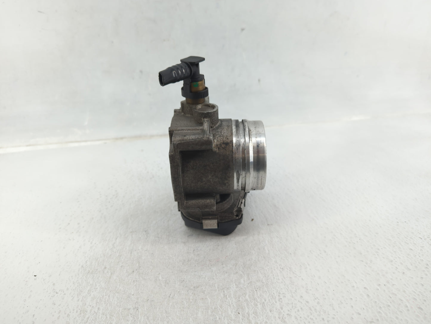 2012-2018 Bmw 320i Throttle Body P/N:A2C83786800 1354 7588625-03 Fits Fits 2012 2013 2014 2015 2016 2017 2018 OEM Used Auto 