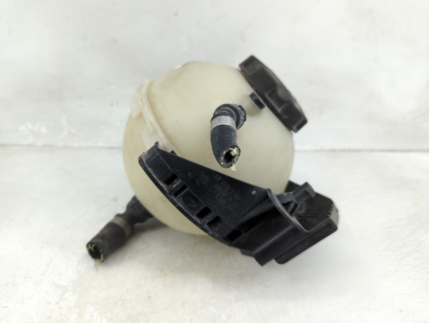 2013 Bmw 328 Radiator Coolant Overflow Expansion Tank Bottle - Oemusedautoparts1.com