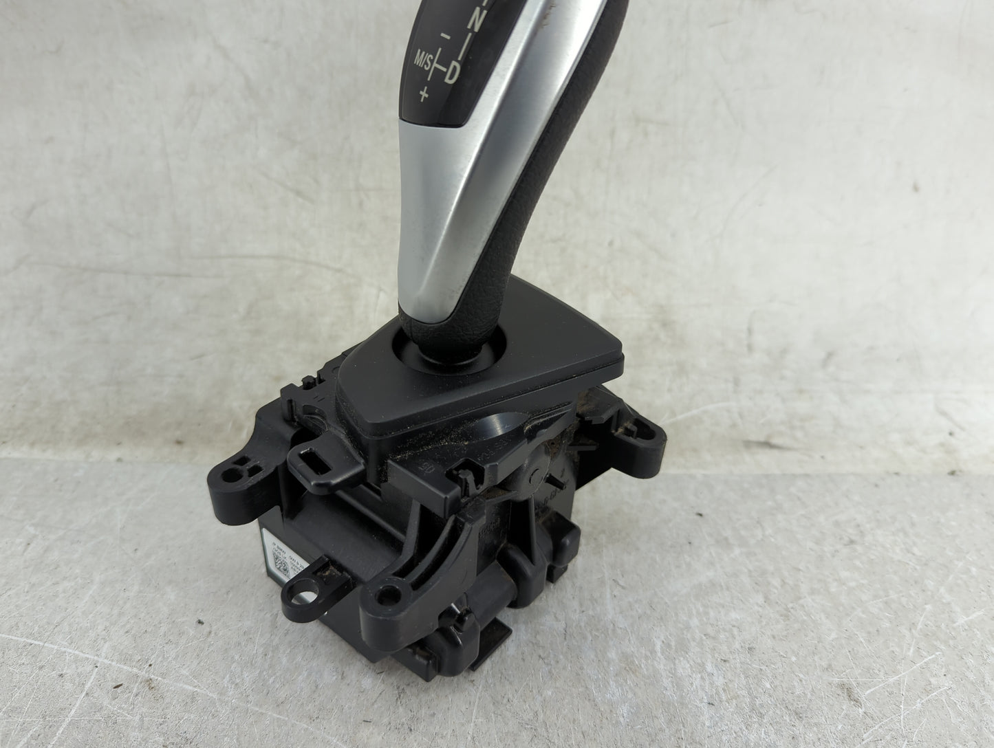 2013 Bmw 328i Floor Console Assembly Shifter 1451372 - Oemusedautoparts1.com