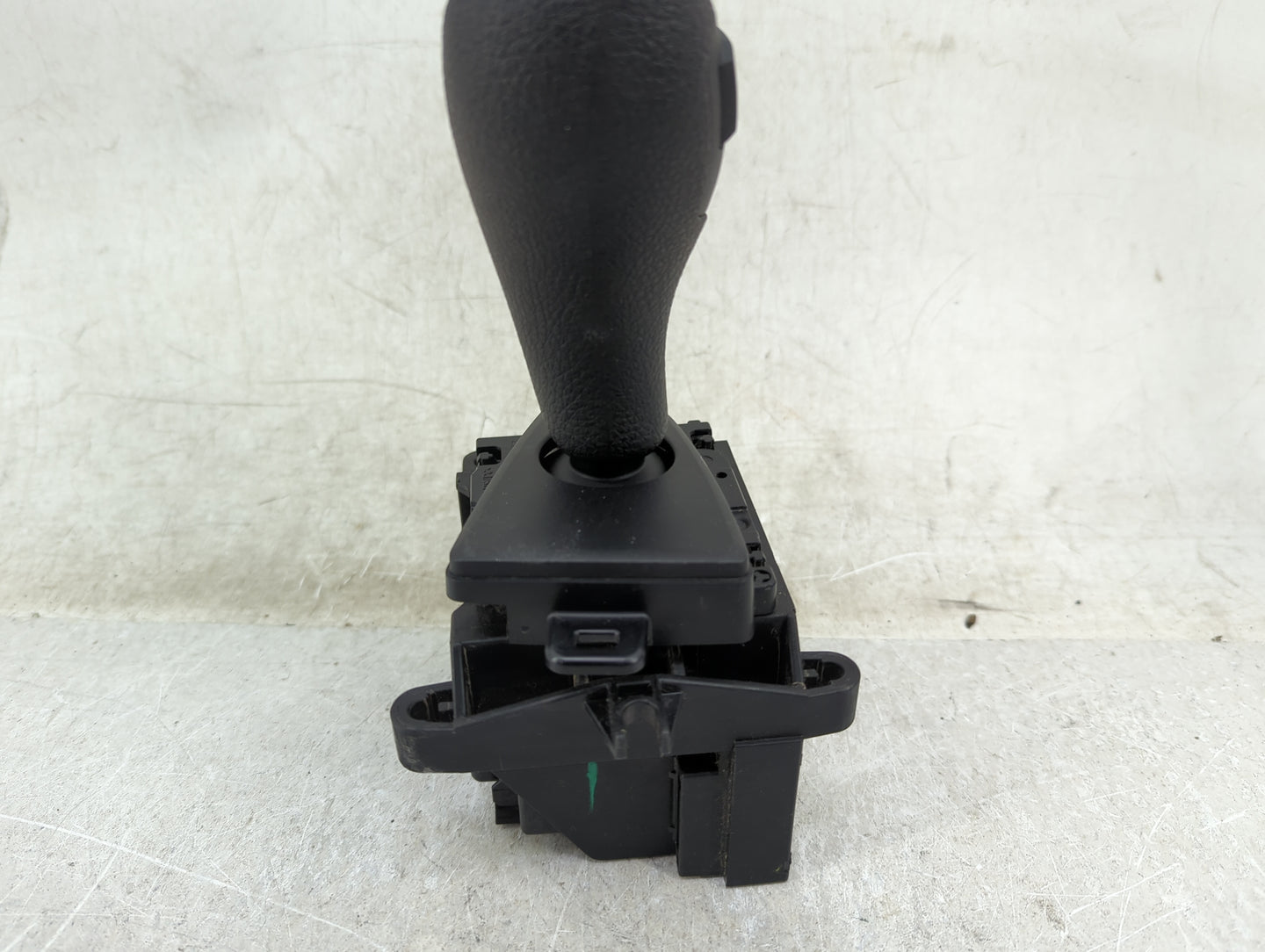 2013 Bmw 328i Floor Console Assembly Shifter - Oemusedautoparts1.com