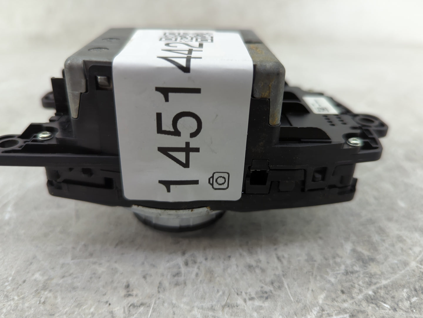 2013 Bmw 328i Radio AM FM Cd Player Receiver Replacement P/N:0007500926 Fits OEM Used Auto Parts - Oemusedautoparts1.com