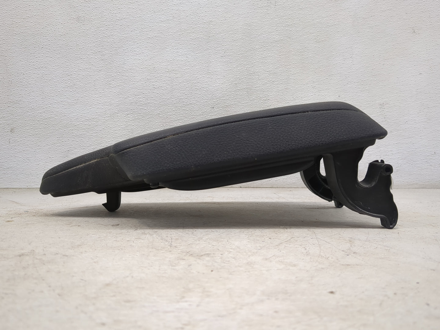 2013 Bmw 328i Center Console Armrest Cover Lid Fits OEM Used Auto Parts - Oemusedautoparts1.com