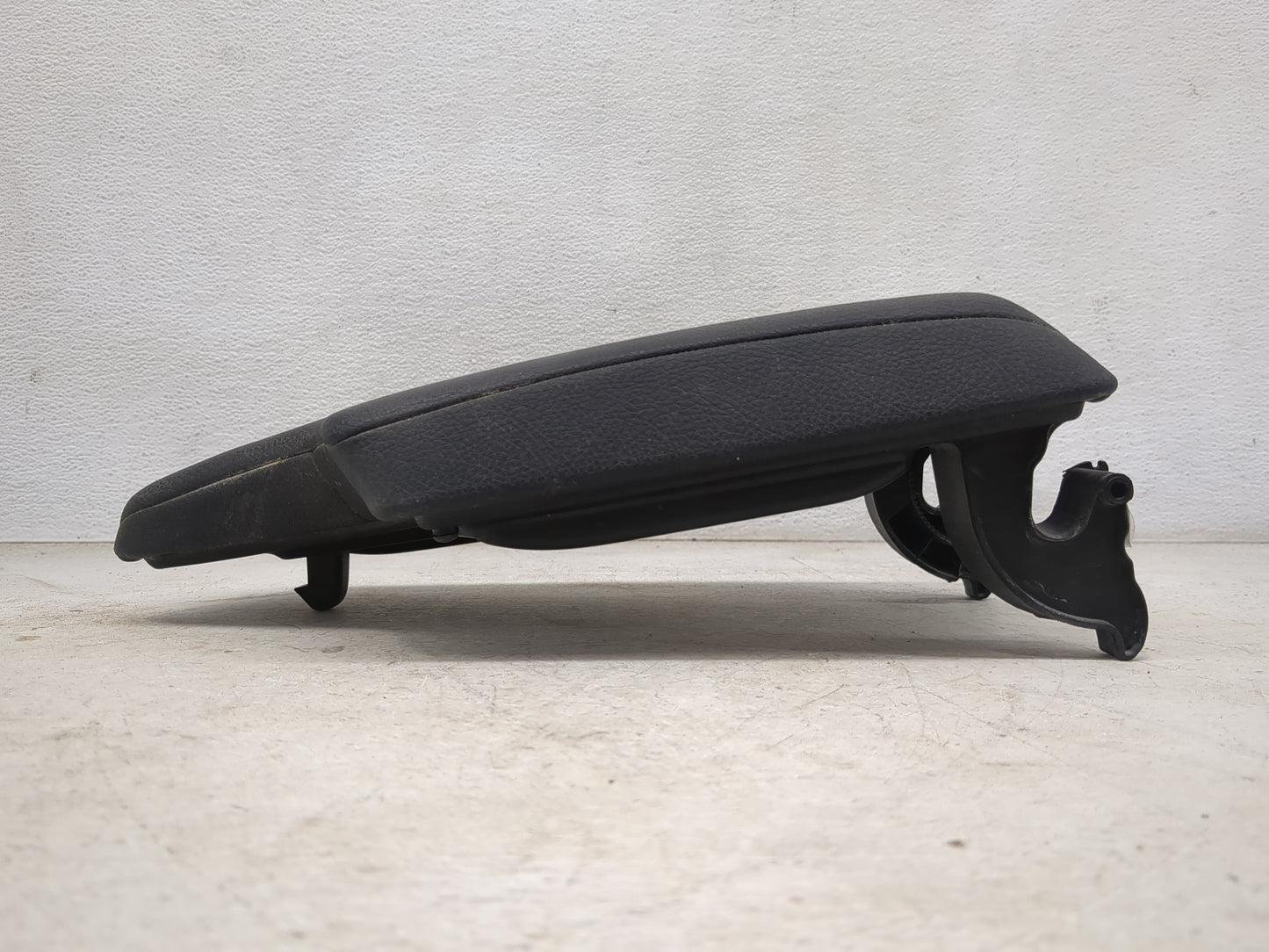 2013 Bmw 328i Center Console Armrest Cover Lid Fits OEM Used Auto Parts - Oemusedautoparts1.com