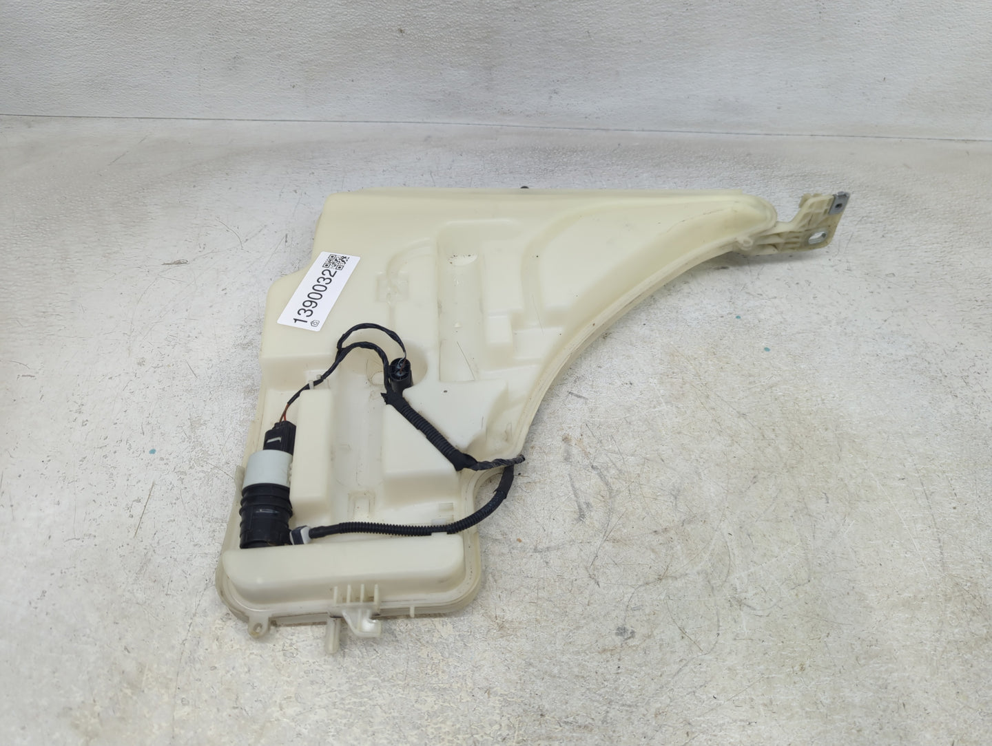 2012-2016 Bmw 328i Windshield Washer Fluid Reservoir Bottle Oem - Oemusedautoparts1.com