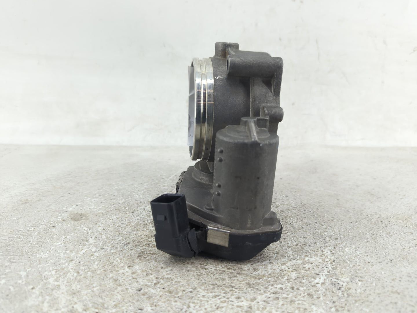 2007-2013 Bmw 328i Throttle Body P/N:A2C82999400 7556118 Fits Fits 2007 2008 2009 2010 2011 2012 2013 OEM Used Auto Parts - 