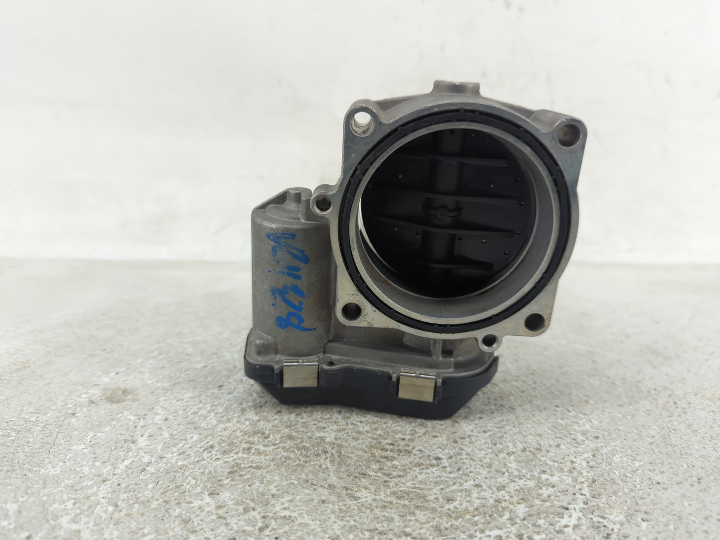 2007-2013 Bmw 328i Throttle Body P/N:A2C82999400 7556118 Fits Fits 2007 2008 2009 2010 2011 2012 2013 OEM Used Auto Parts - 