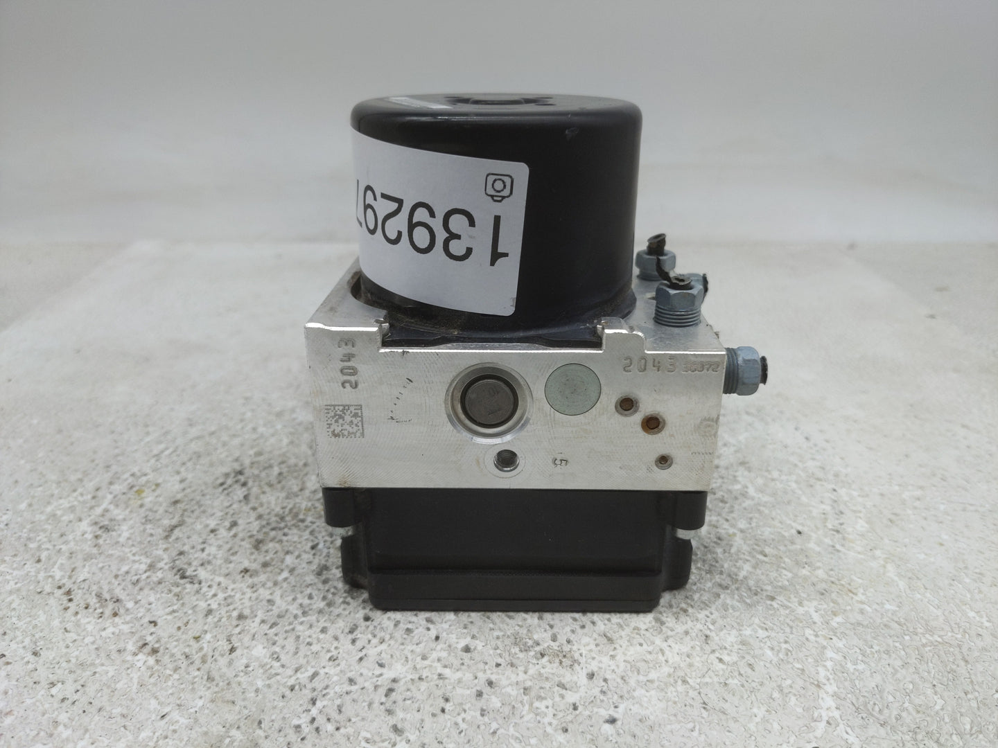 2013 Bmw 328i ABS Pump Control Module Replacement P/N:3451-6862246-01 Fits OEM Used Auto Parts - Oemusedautoparts1.com