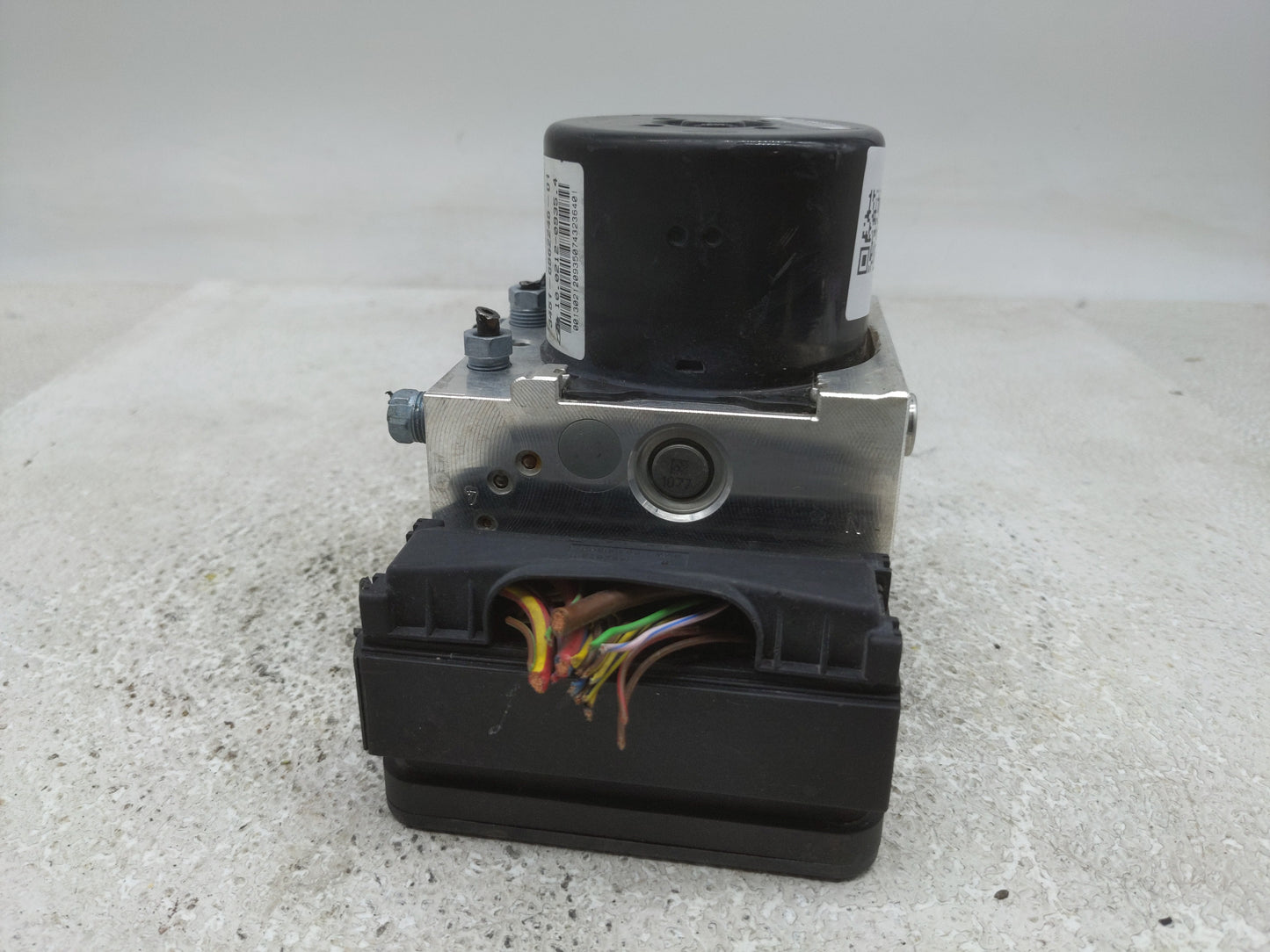 2013 Bmw 328i ABS Pump Control Module Replacement P/N:3451-6862246-01 Fits OEM Used Auto Parts - Oemusedautoparts1.com