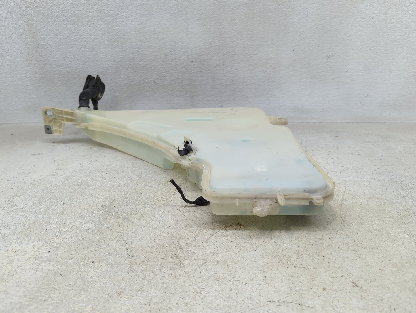 2012-2016 Bmw 328i Radiator Coolant Overflow Expansion Tank Bottle - Oemusedautoparts1.com