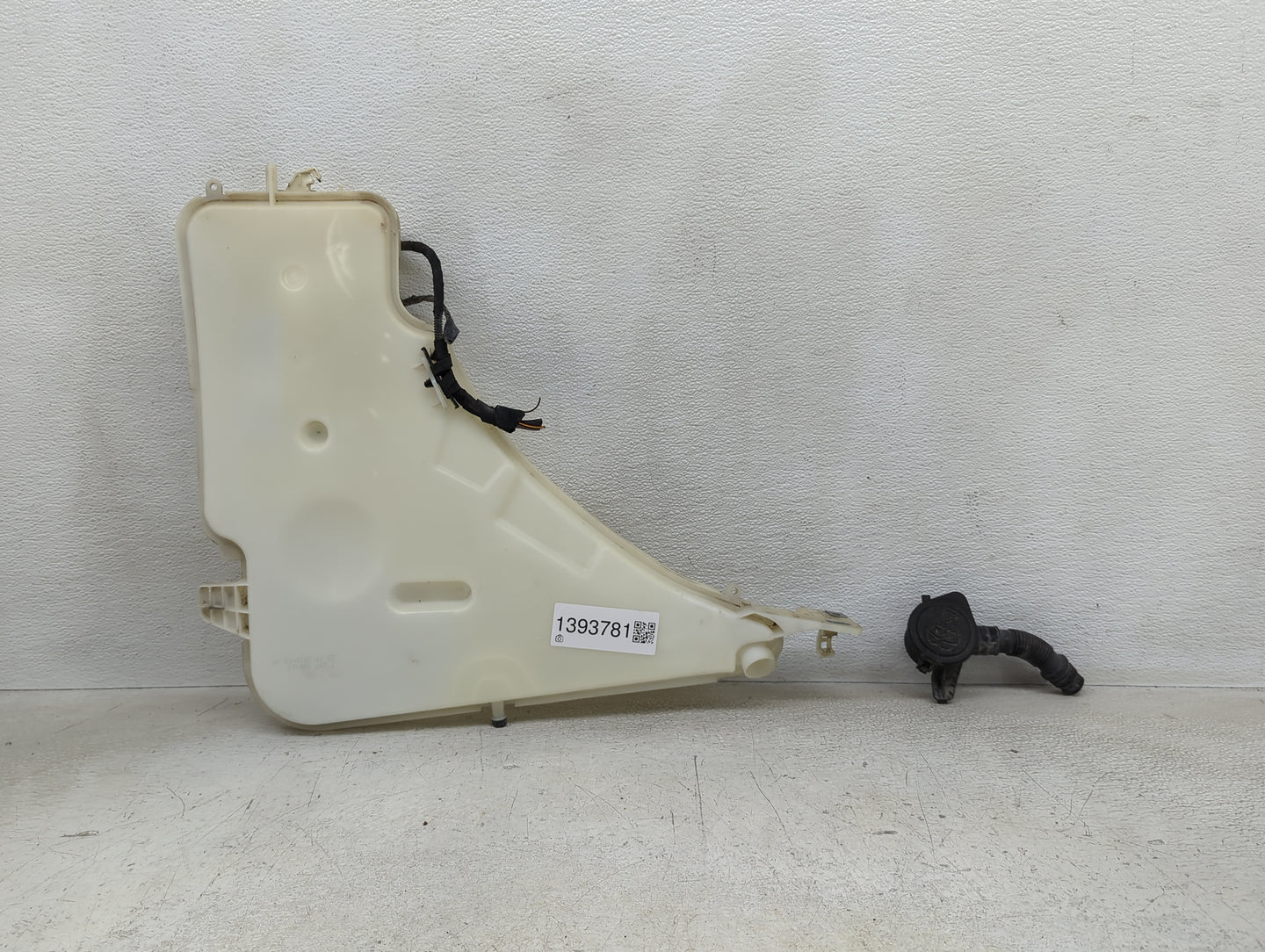 2012-2016 Bmw 328i Windshield Washer Fluid Reservoir Bottle Oem - Oemusedautoparts1.com