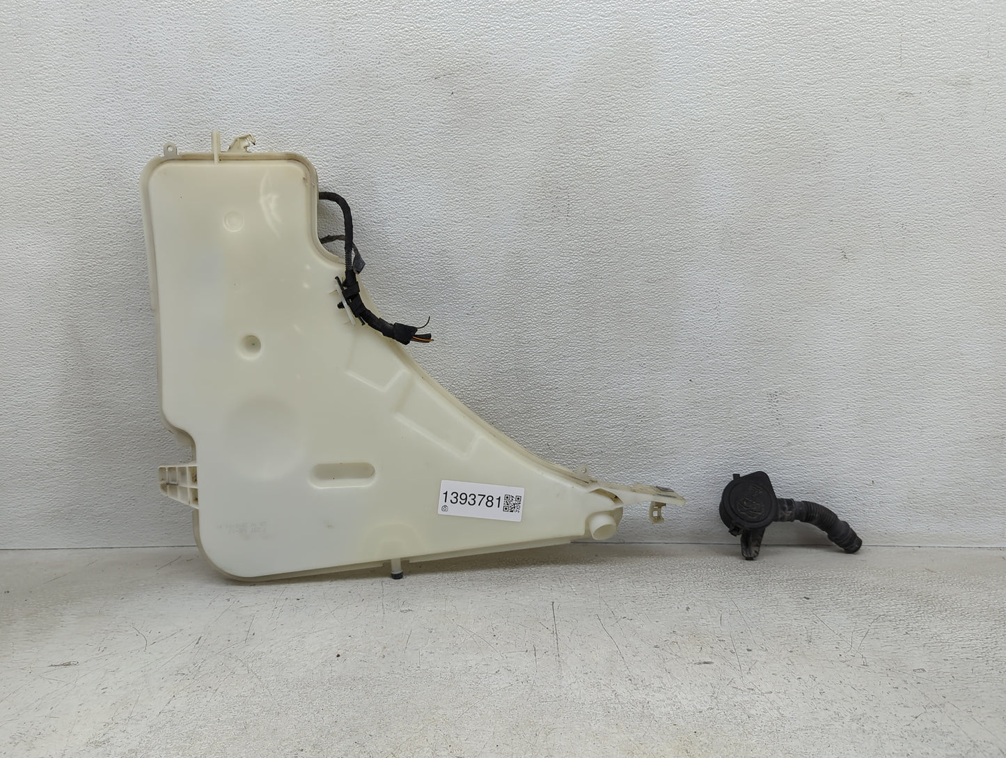 2012-2016 Bmw 328i Windshield Washer Fluid Reservoir Bottle Oem - Oemusedautoparts1.com