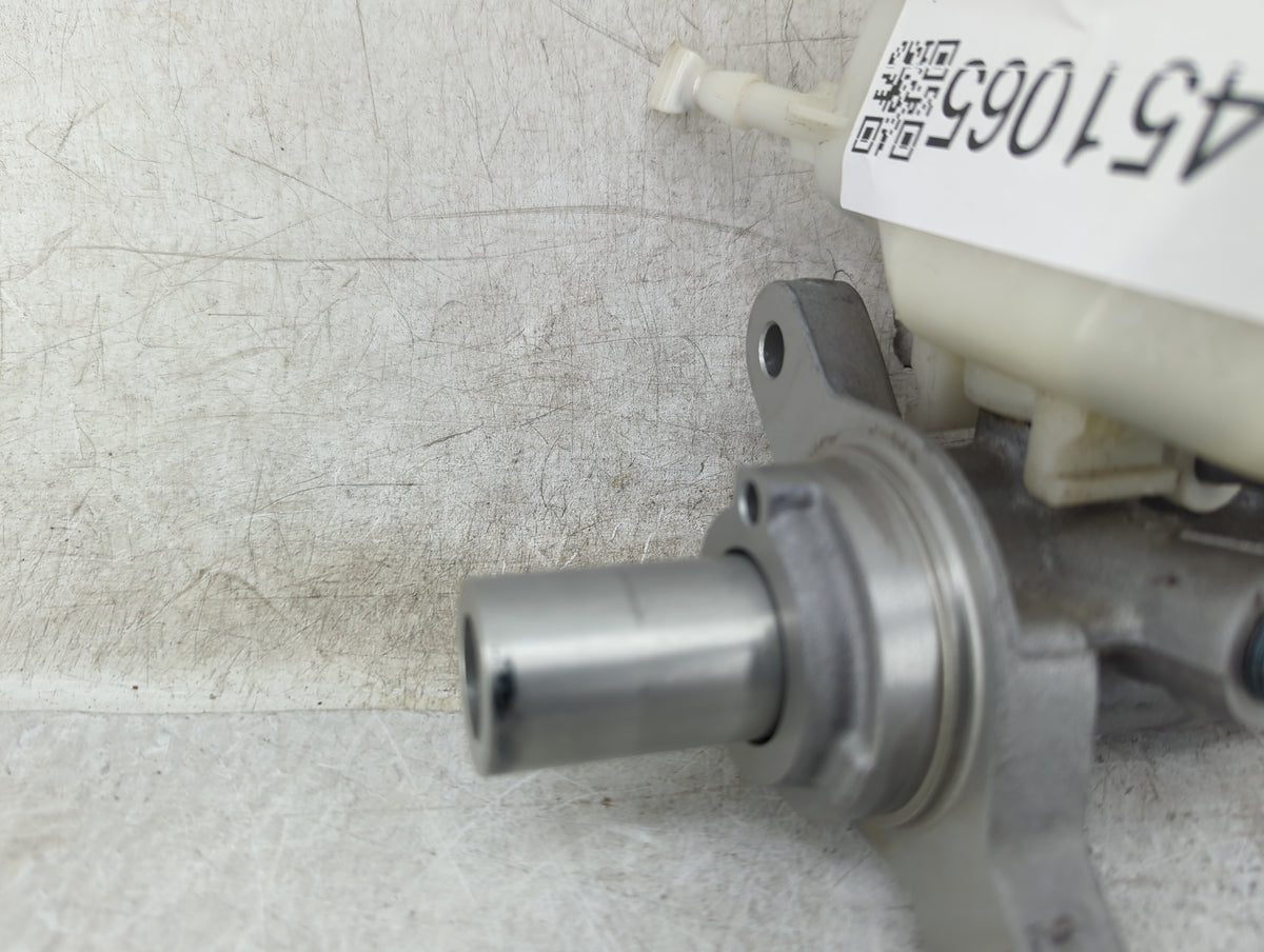 2012-2016 Bmw 328i Brake Master Cylinder 1451065 - Oemusedautoparts1.com