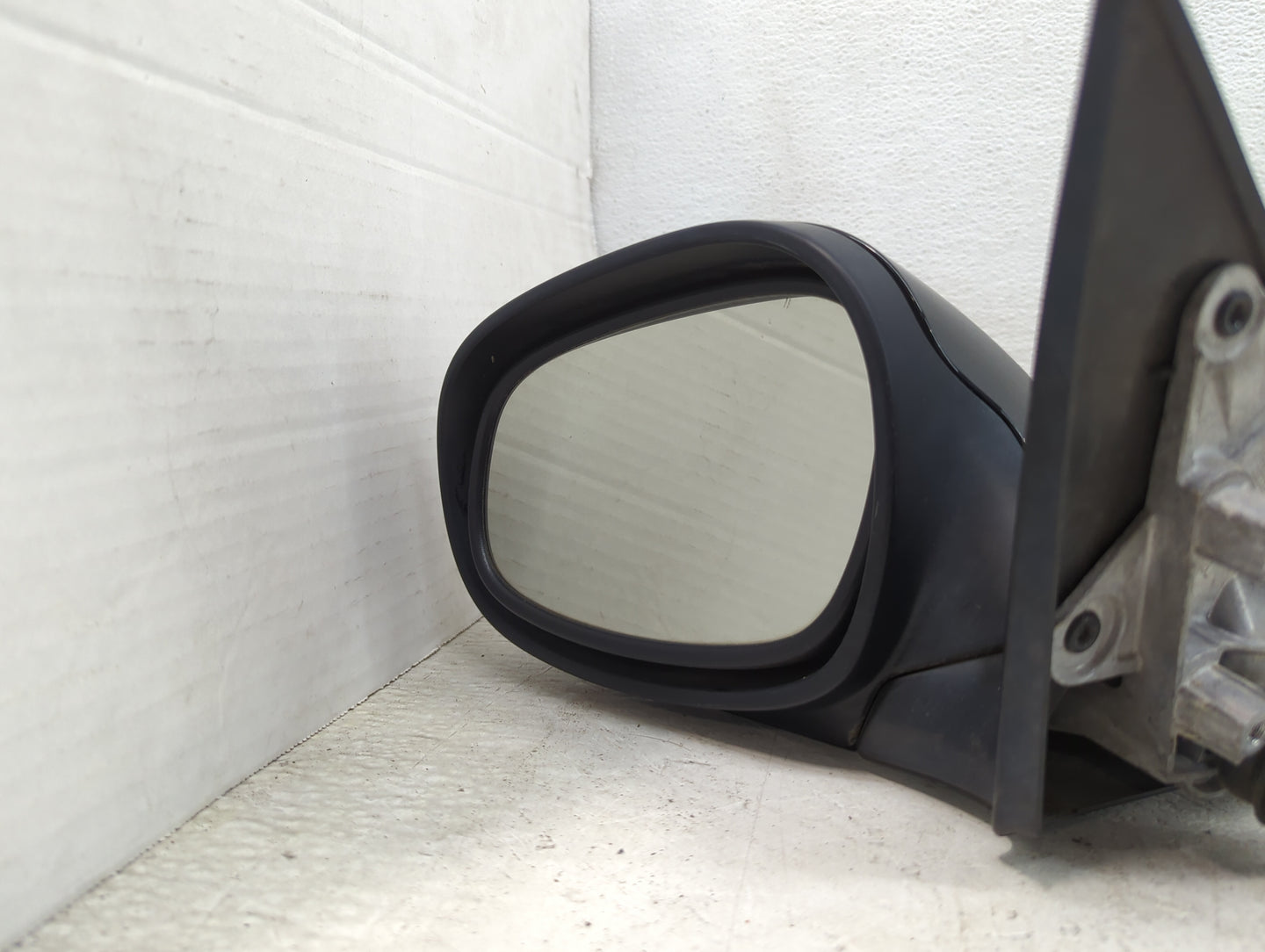 2010-2013 Bmw 328i Driver Side View Mirror - Left Door Mirror OEM Used - Oemusedautoparts1.com